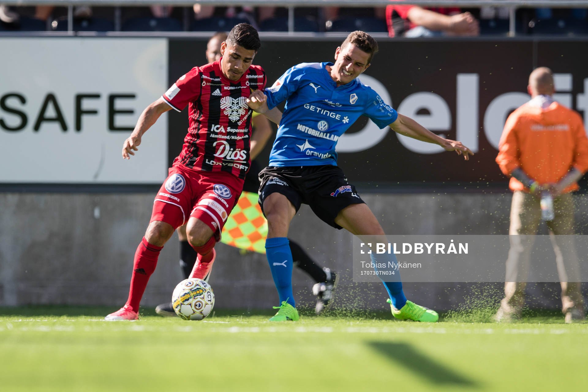 Östersunds Hosam Aiesh mot Halmstads Adnan Kojic