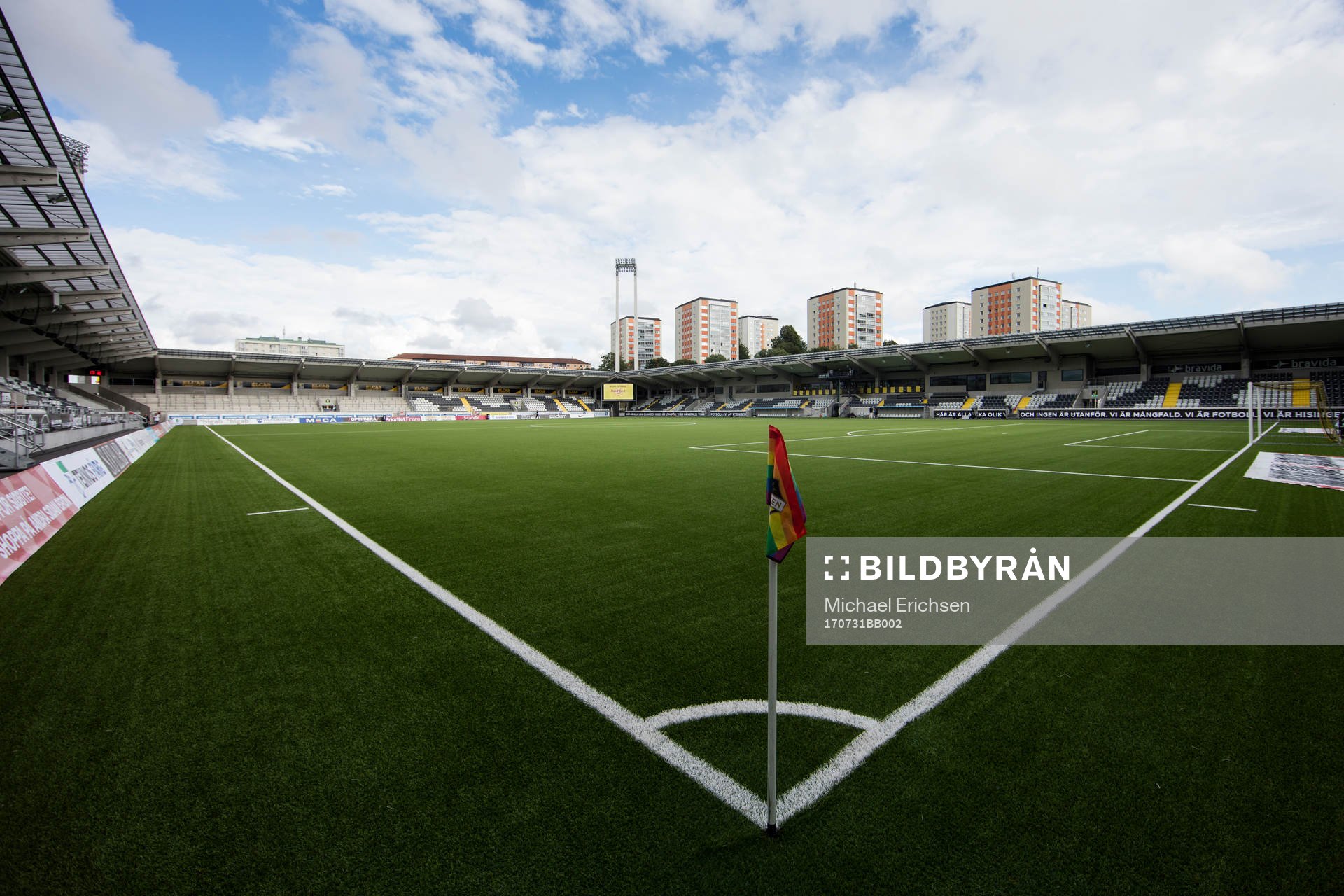 Bravida Arena exteriört innan fotbollsmatchen i