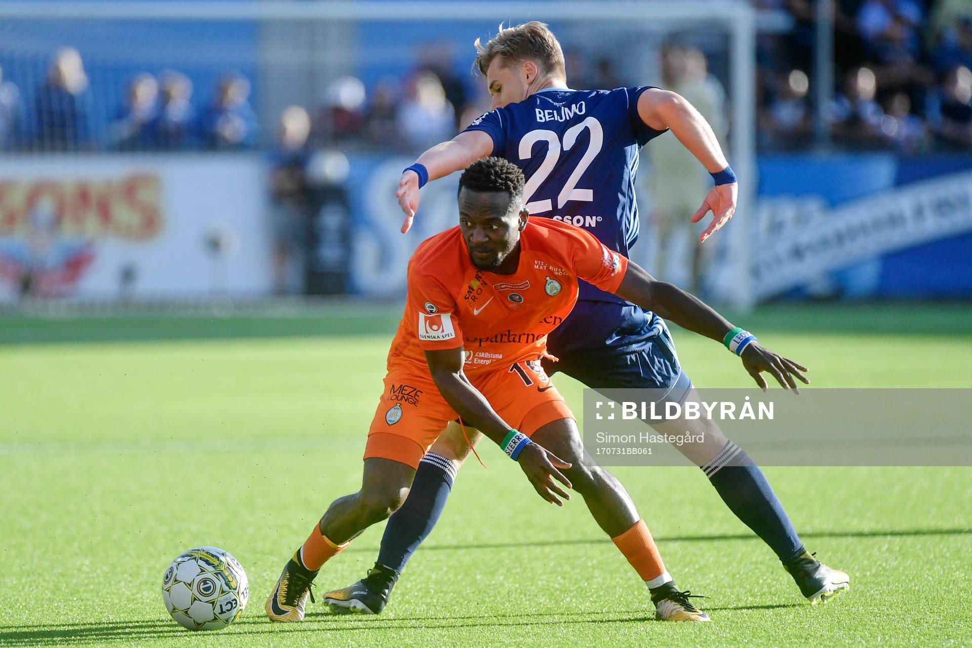 AFC Eskilstunas Mohamed Buya Turay och Djurgårdens Felix