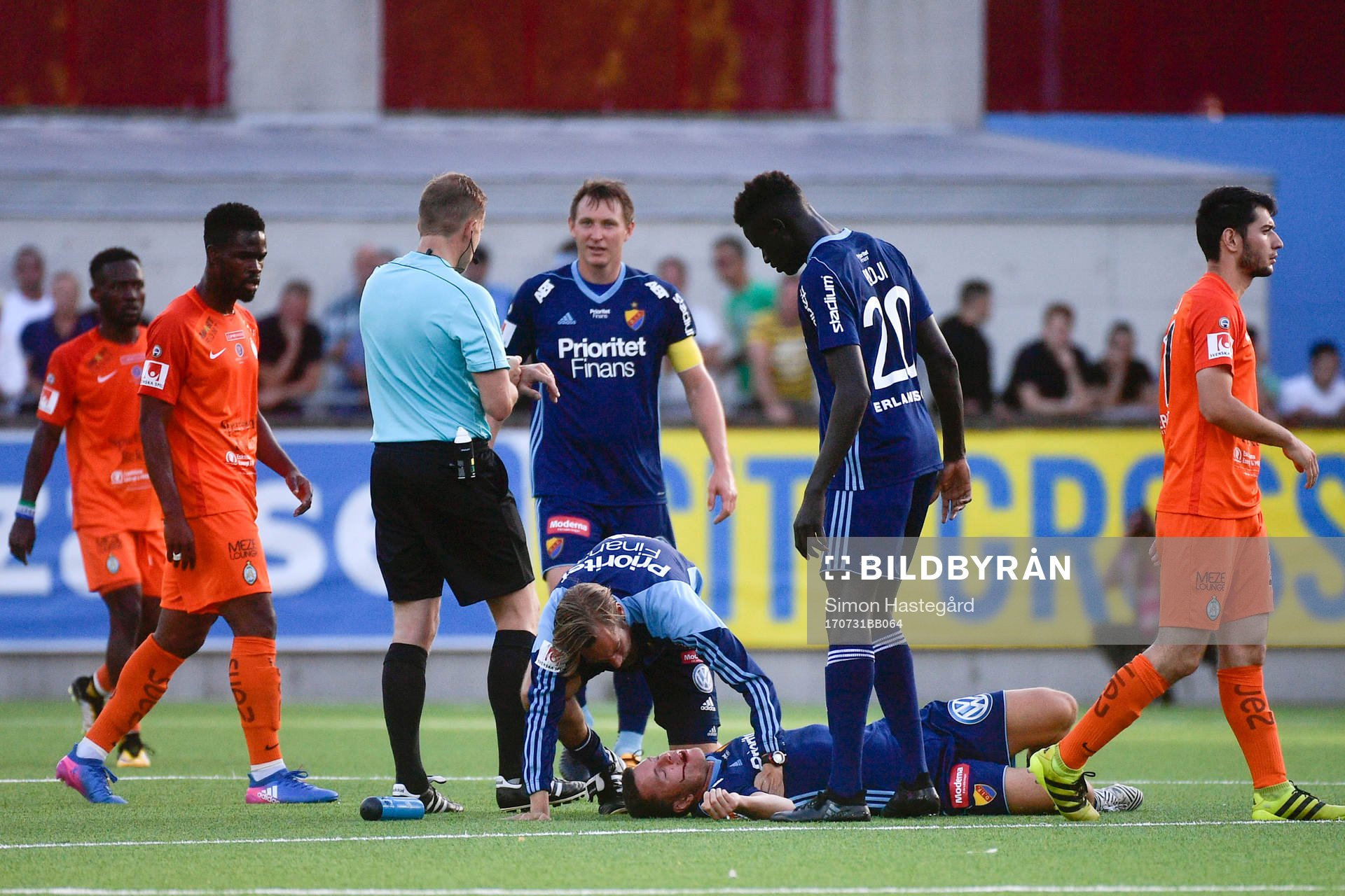 Djurgårdens Kerim Mrabti ligger ner