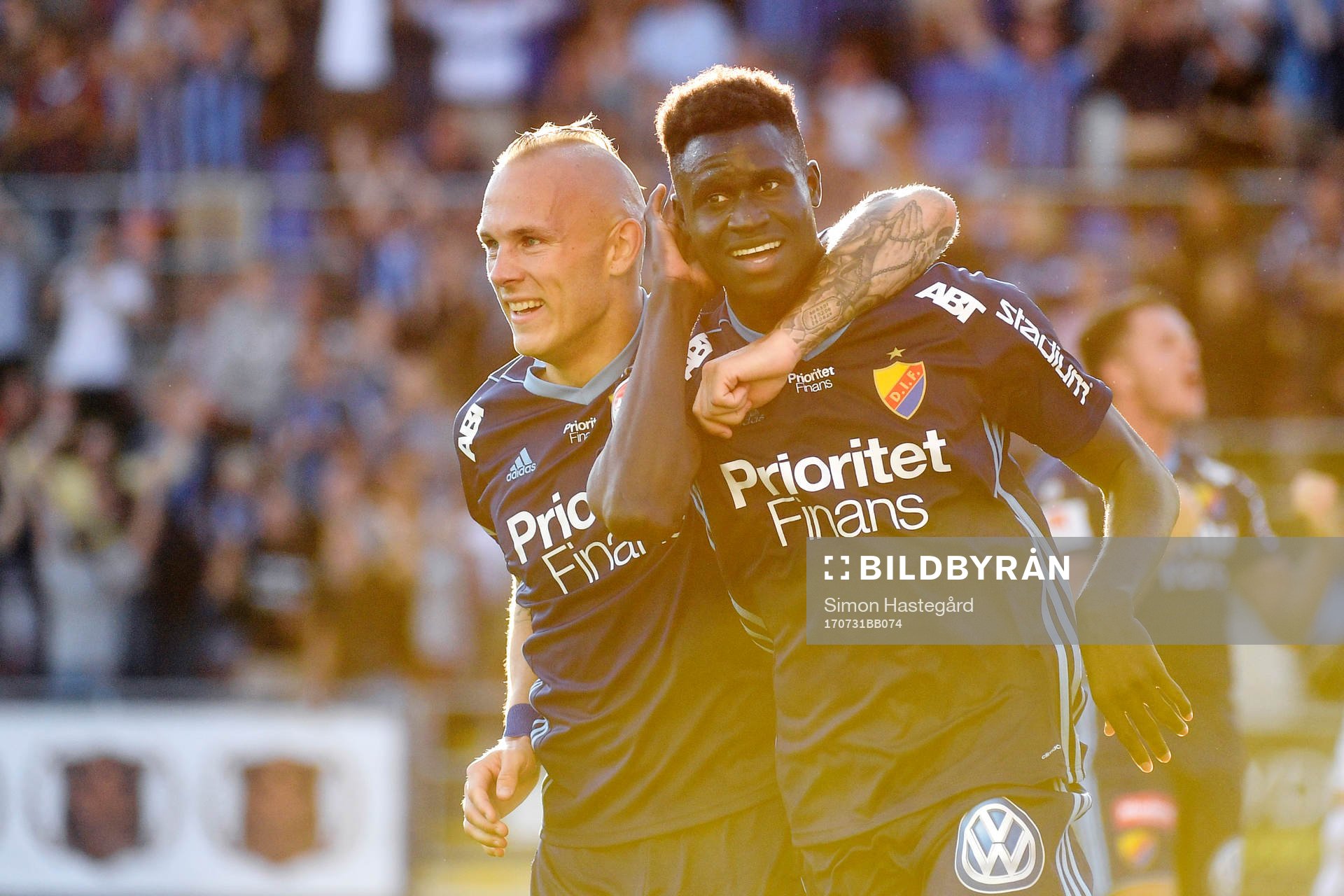 Djurgårdens Magnus Eriksson jublar med Aliou Badji