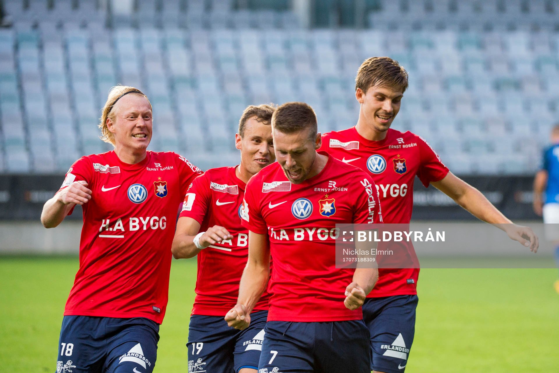 Örgrytes Daniel Sliper gjorde 2-1-målet och jublar med