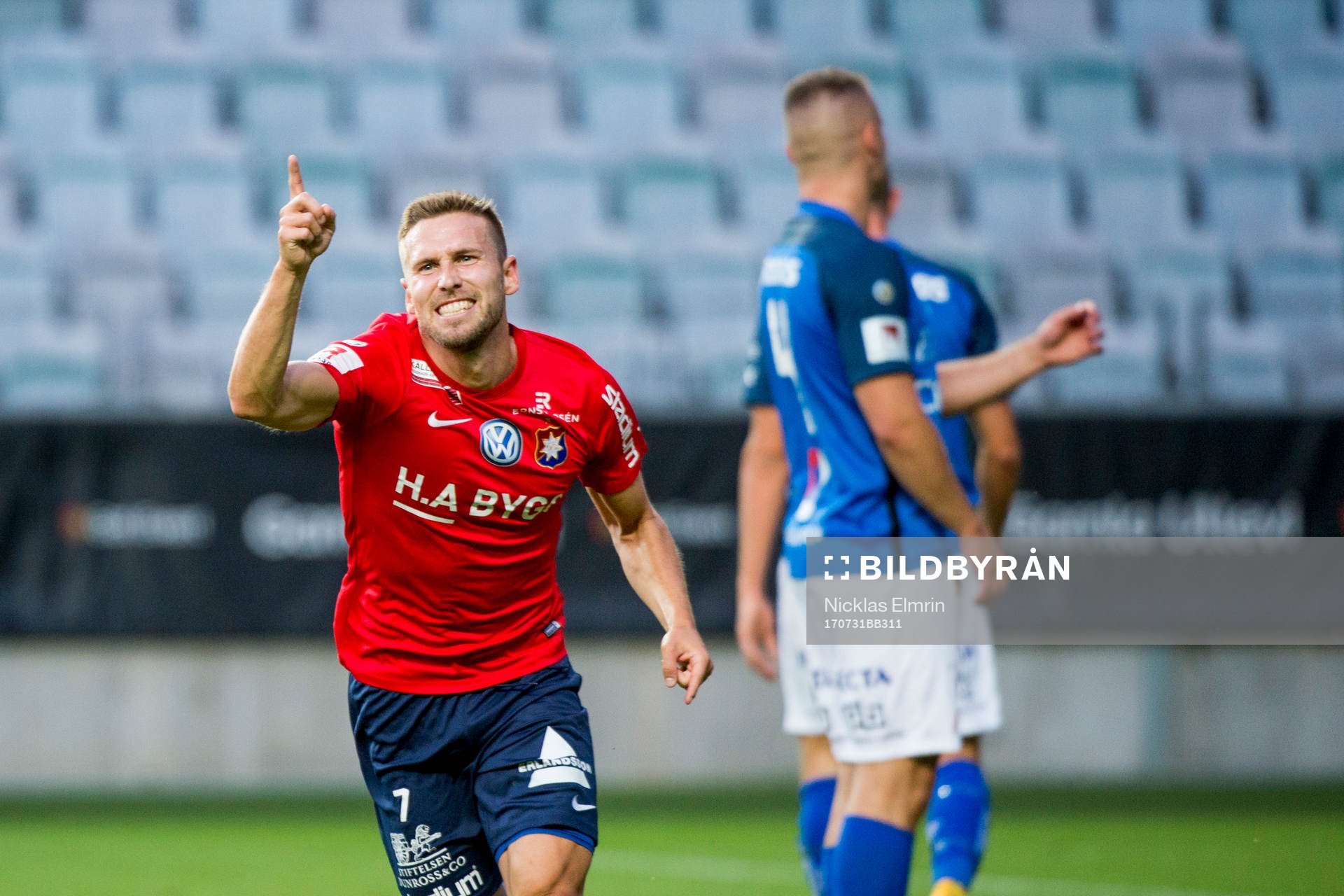 Örgrytes Daniel Sliper jublar