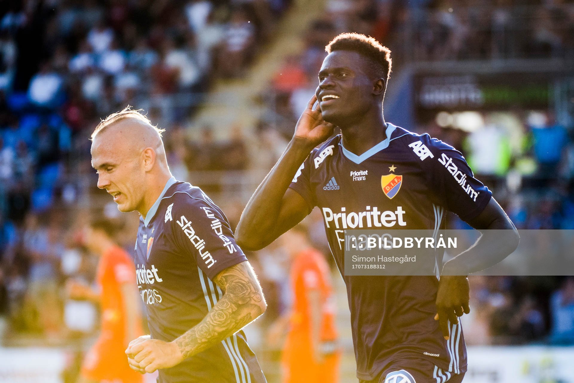 Djurgårdens Magnus Eriksson och Aliou Badji jublar