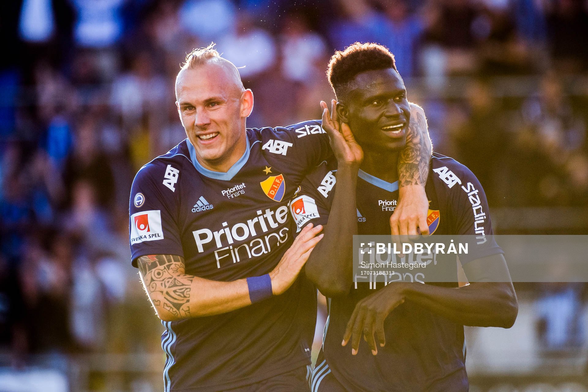 Djurgårdens Magnus Eriksson och Aliou Badji jublar