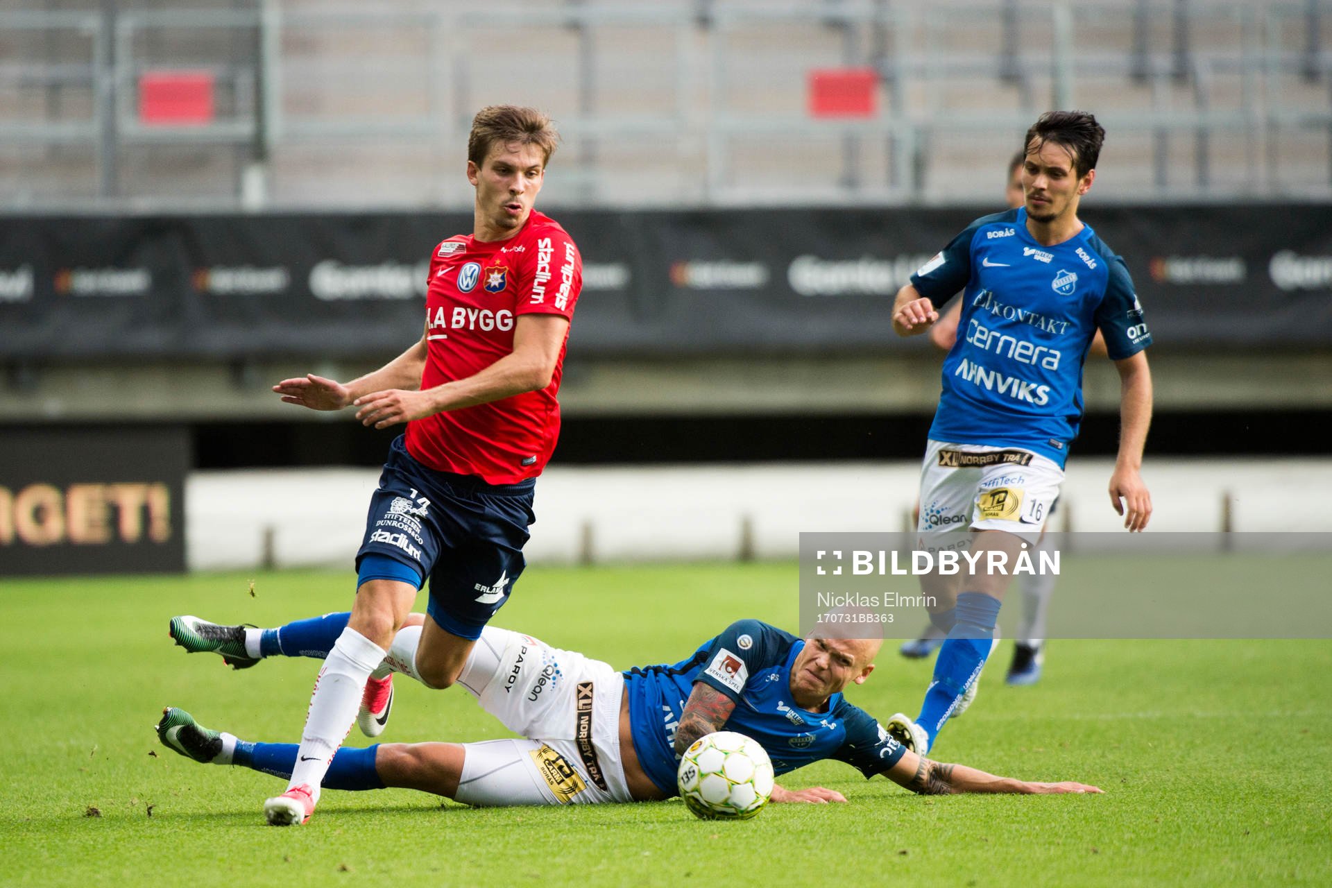 Örgrytes Daniel Paulson i kamp med Jesper Brandt och Liridon Gashi under fotbollsmatchen i Superettan mellan Örgryte och Norrby IF den 31 juli 2017 i Göteborg.