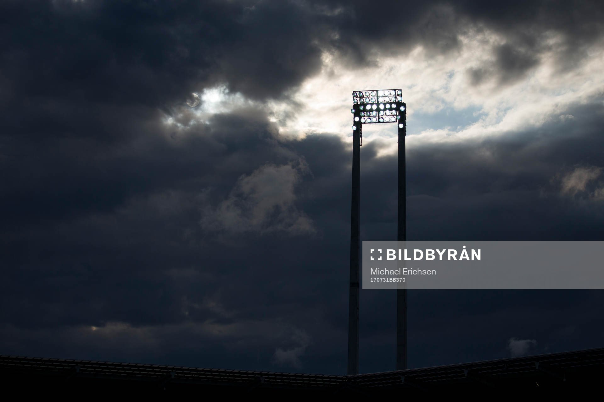 En belysningsmast på Bravida Arena