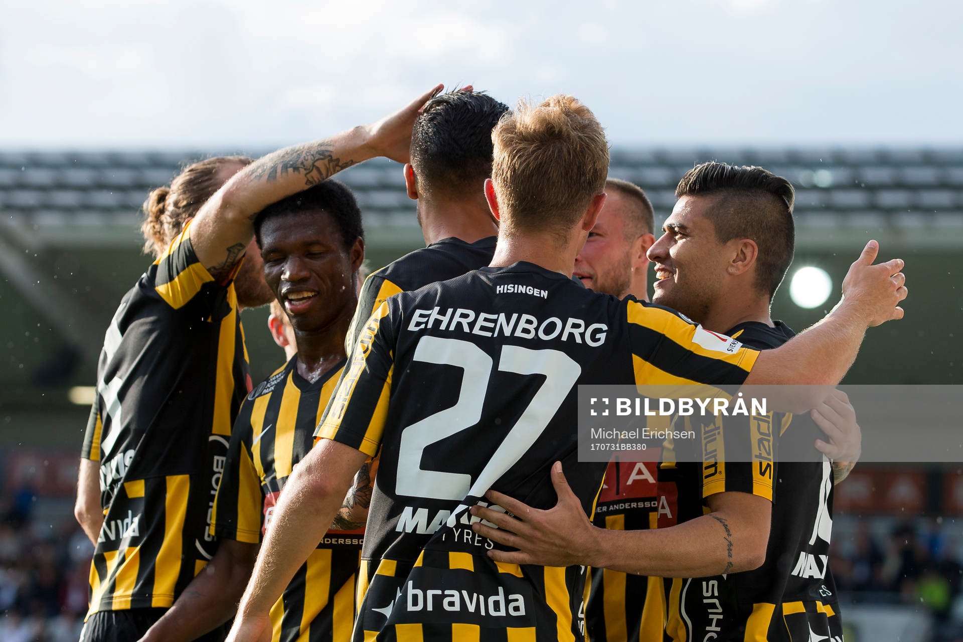 Häckens Ahmad Yasin jublar ihop med lagkamrater efter 1-0 under fotbollsmatchen i allsvenskan mellan Häcken och Örebro den 31 juli 2017 i Göteborg.