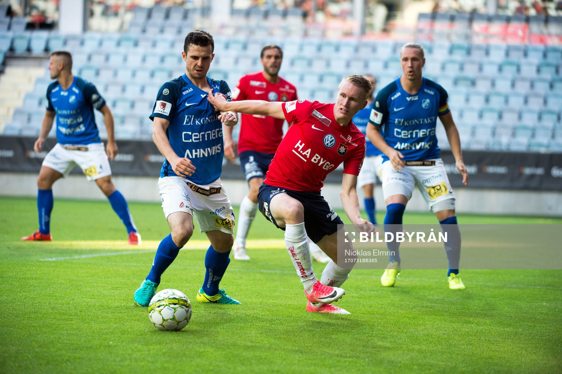 Örgrytes Emil Skogh och Norrbys Viktor Nilsson under fotbollsmatchen i Superettan mellan Örgryte och Norrby IF den 31 juli 2017 i Göteborg.