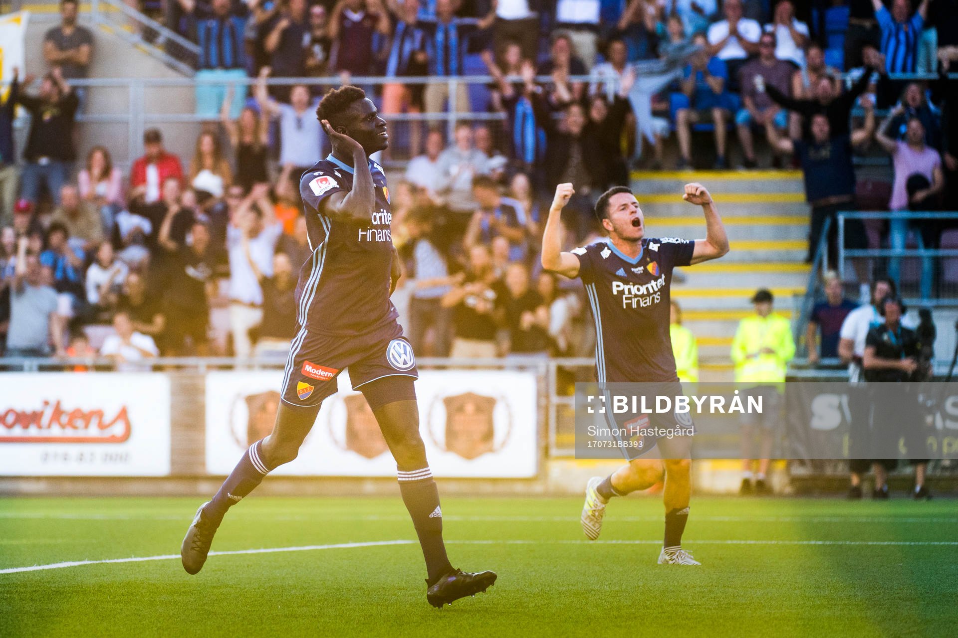 Djurgårdens Aliou Badji och Kerim Mrabti jublar