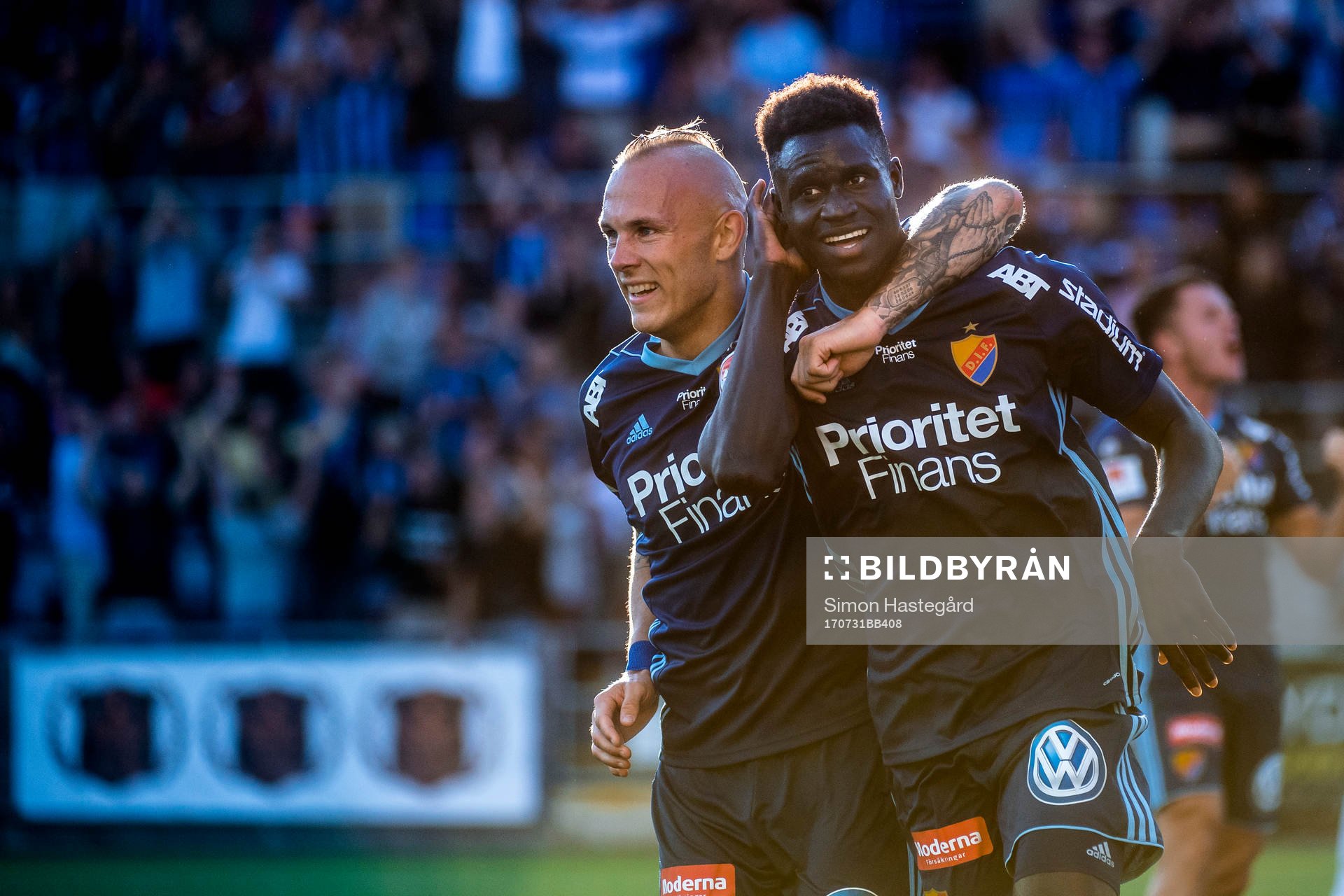 Djurgårdens Magnus Eriksson och Aliou Badji jublar