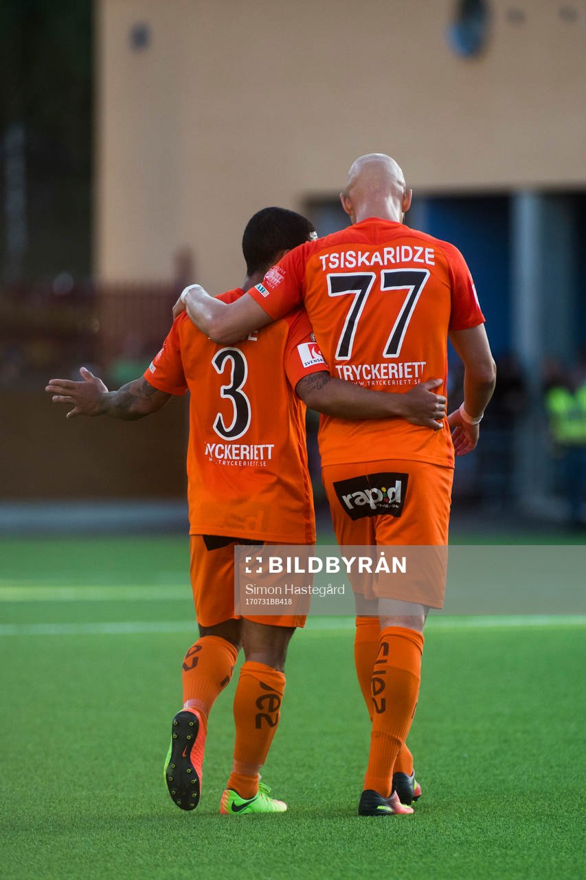 AFC Eskilstunas Jernade Meade och Zourab Tsiskaridze deppar
