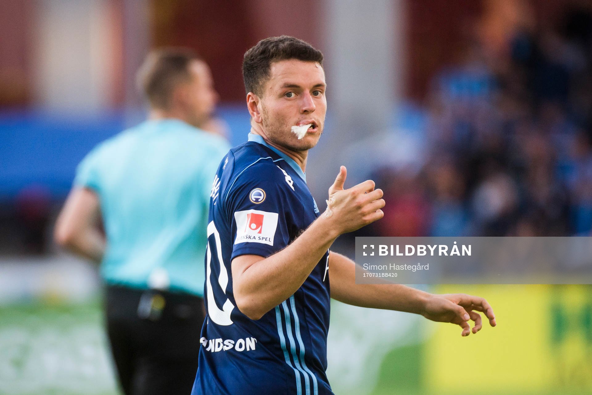 Djurgårdens Kerim Mrabti med skada i munnen