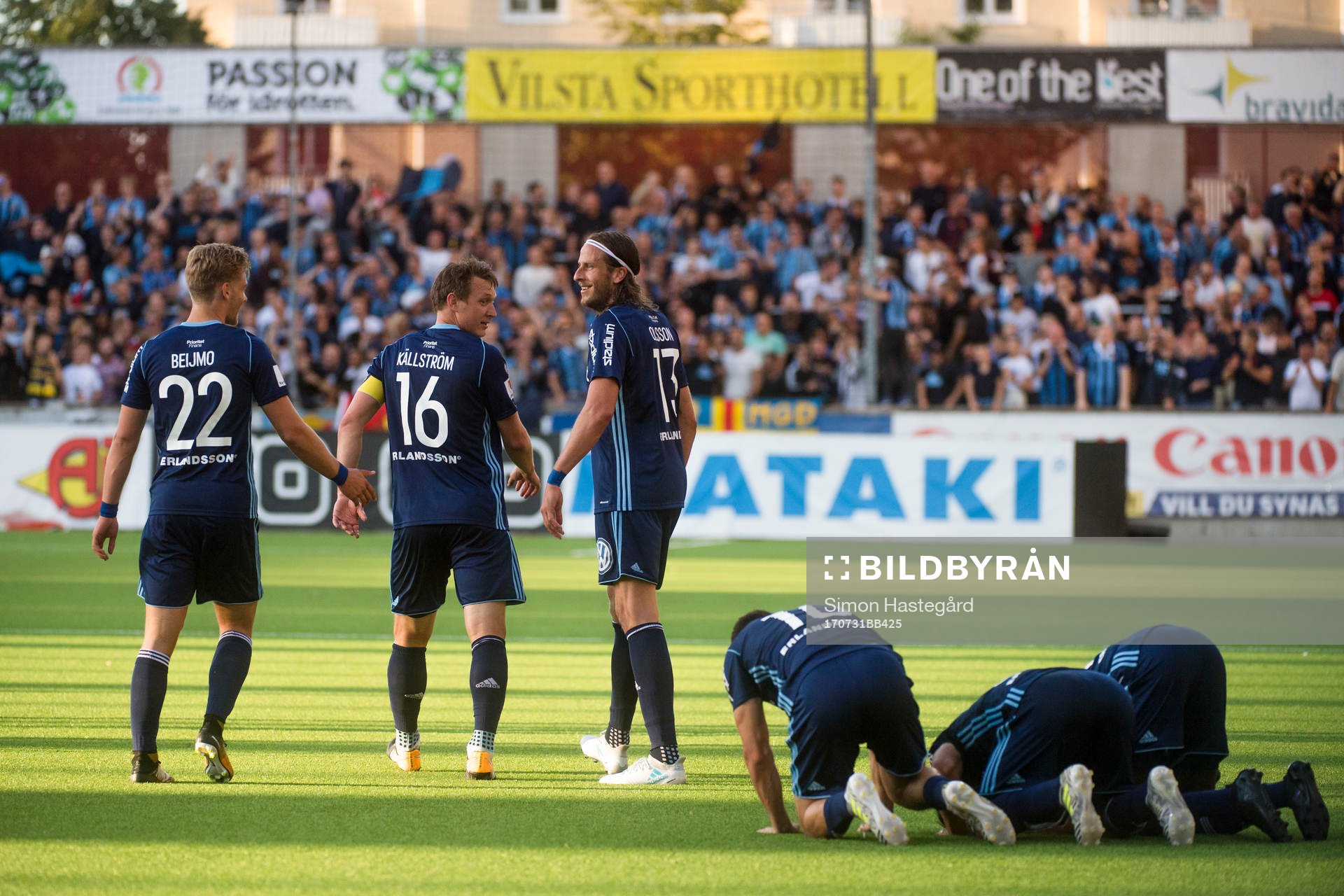 Djurgårdens Felix Beijmo , Kim Källström och Jacob Une Larsson jublar efter 0-2 av Othman El Kabir under fotbollsmatchen i Allsvenskan mellan AFC Eskilstuna och Djurgården, den 31 juli 2017 i Eskilstuna.