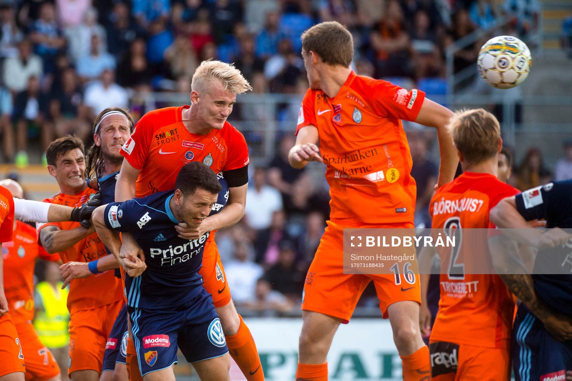 AFC Eskilstunas Ludvig Öhman och Djurgårdens Kerim Mrabti