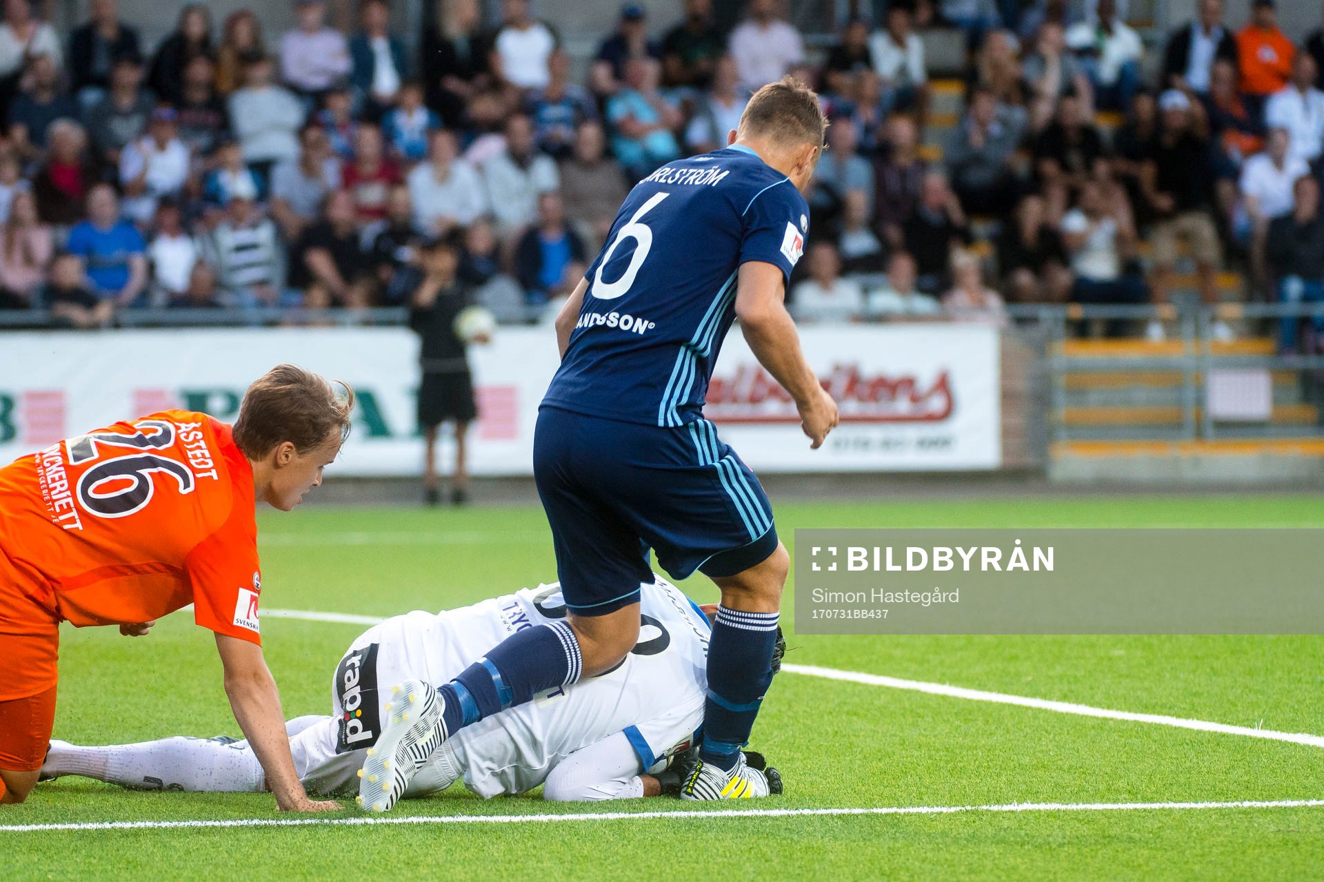 Djurgårdens Jesper Karlström och AFC Eskilstunas Målvakt