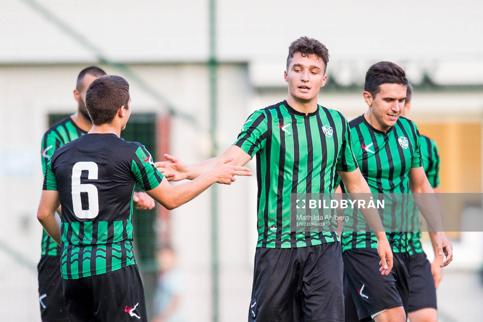 Högaborgs Bleron Zekaj jublar med lagkamrater efter att ha gjort 2-1 under en fotbollsmatch mellan Högaborg och Kågeröd i Division 3 Sydvästra Götaland den 31 juli 2017 i Helsingborg.
