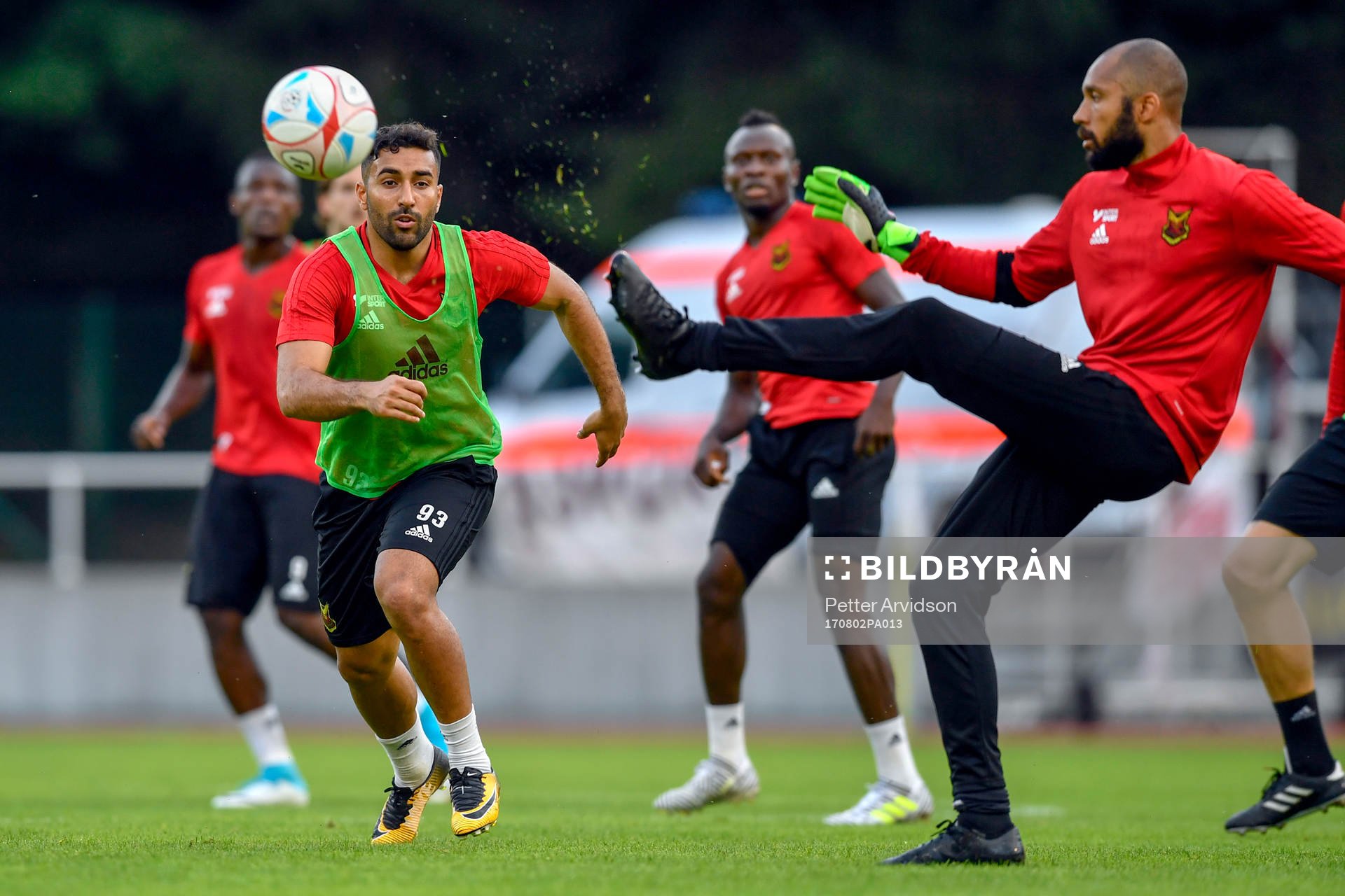 Östersunds målvakt Aly Keita och Saman Ghoddos under en träning inför kvalet till Europa League den 2 augusti 2017 i Esch-sur-Alzette.