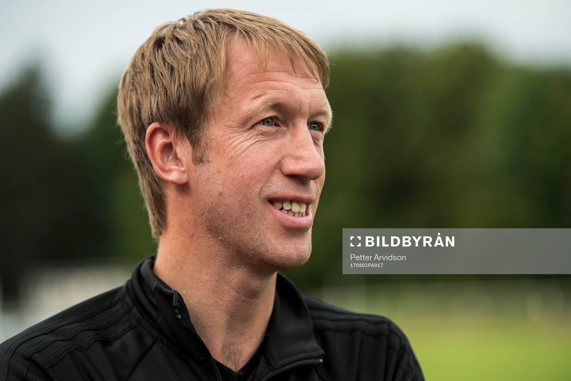 Östersunds tränare Graham Potter pratar med media