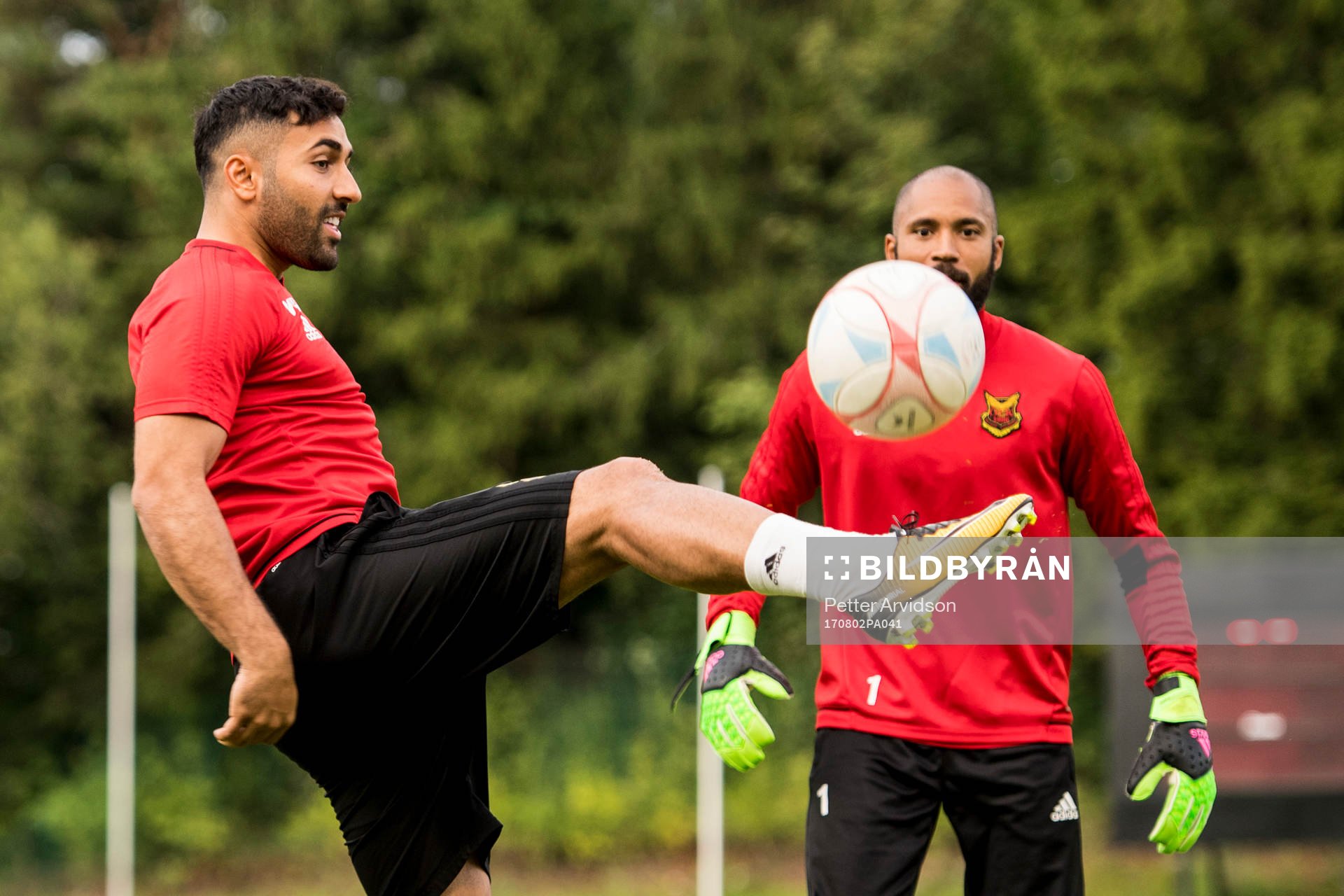 Östersunds Saman Ghoddos och målvakt Aly Keita