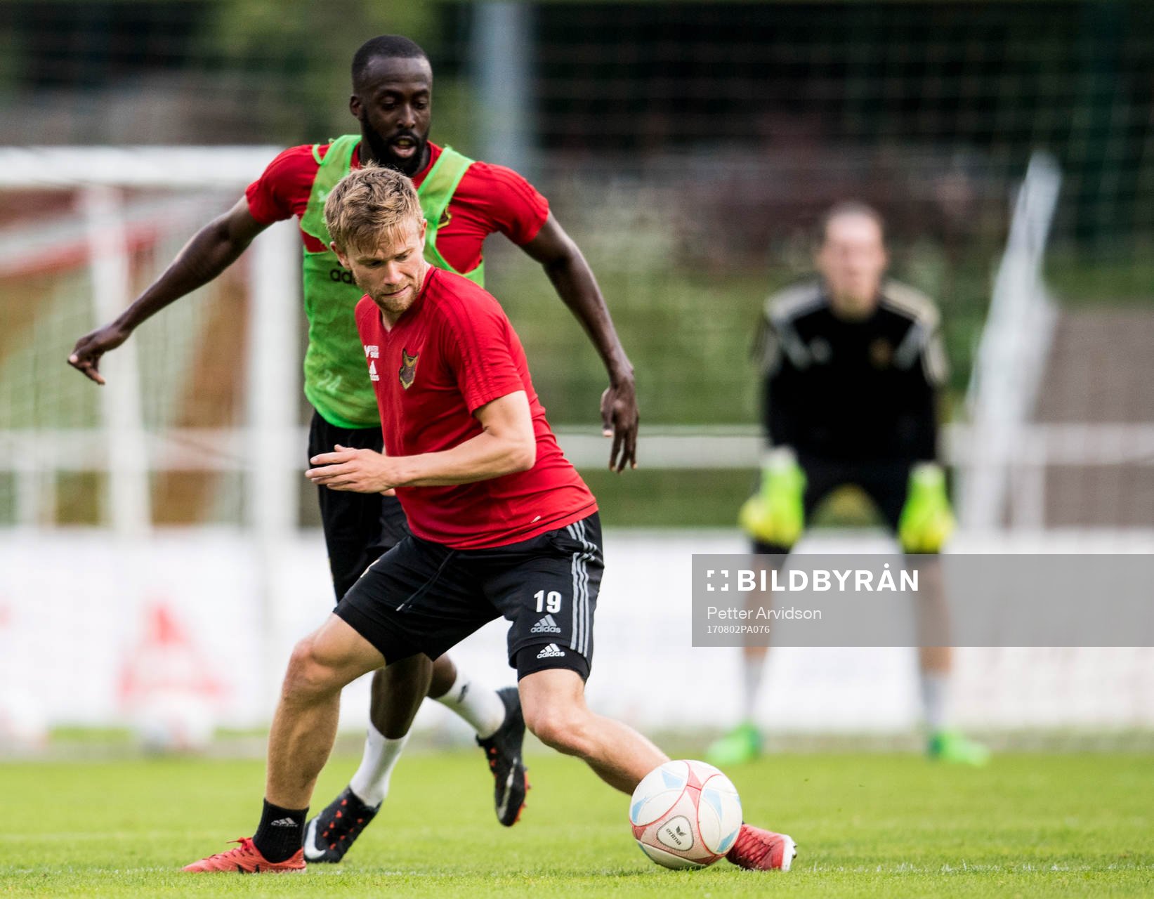 Östersunds Dennis Widgren och Ronald Mukiibi