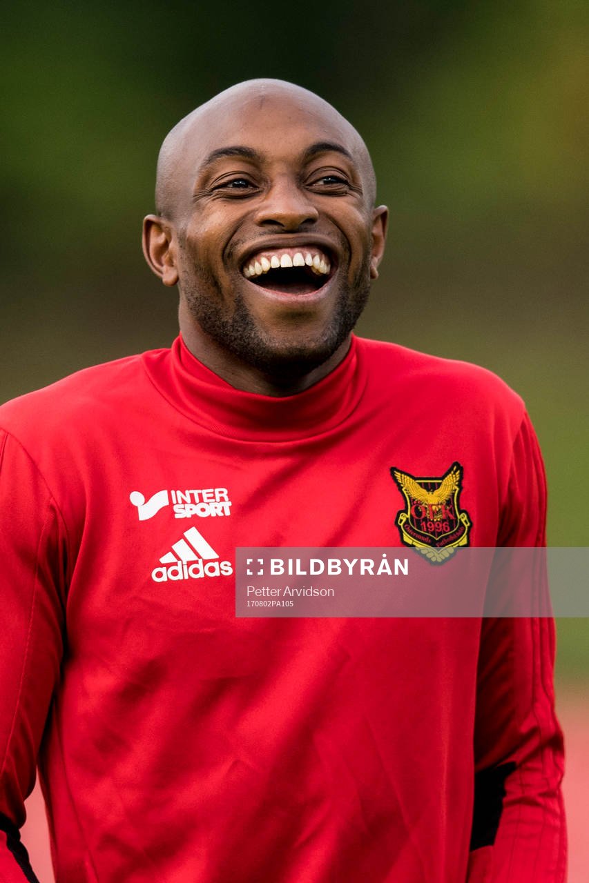 Östersunds Fouad Bachirou skrattar