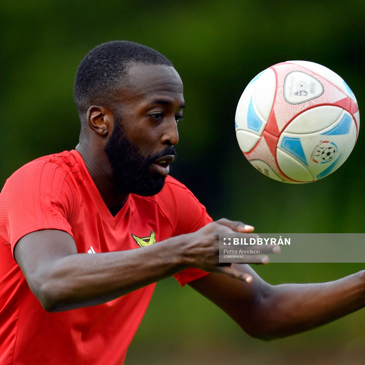 Östersunds Ronald Mukiibi värmer upp