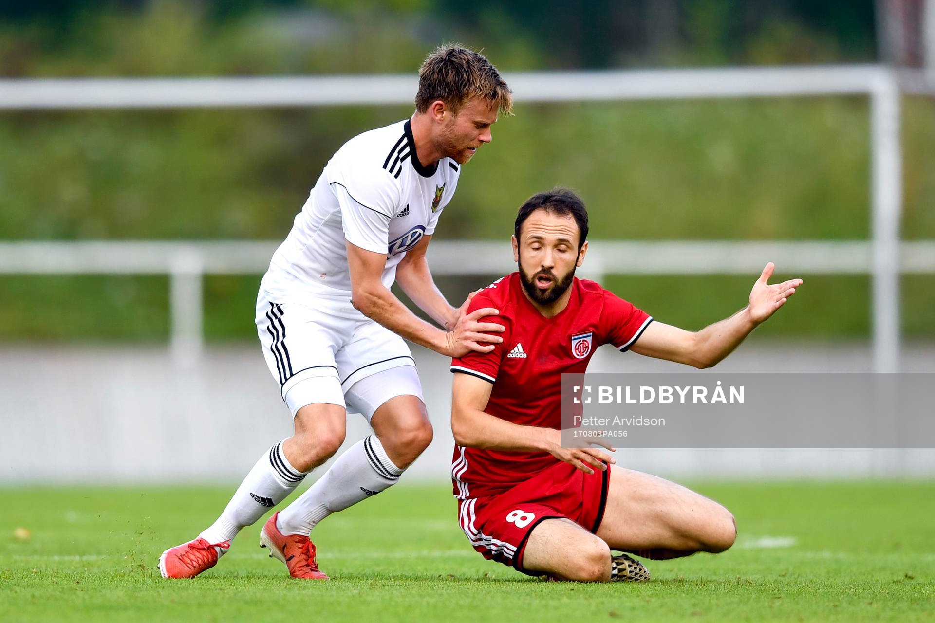 Östersunds Dennis Widgren är arg på FC Fola Esch Veldin