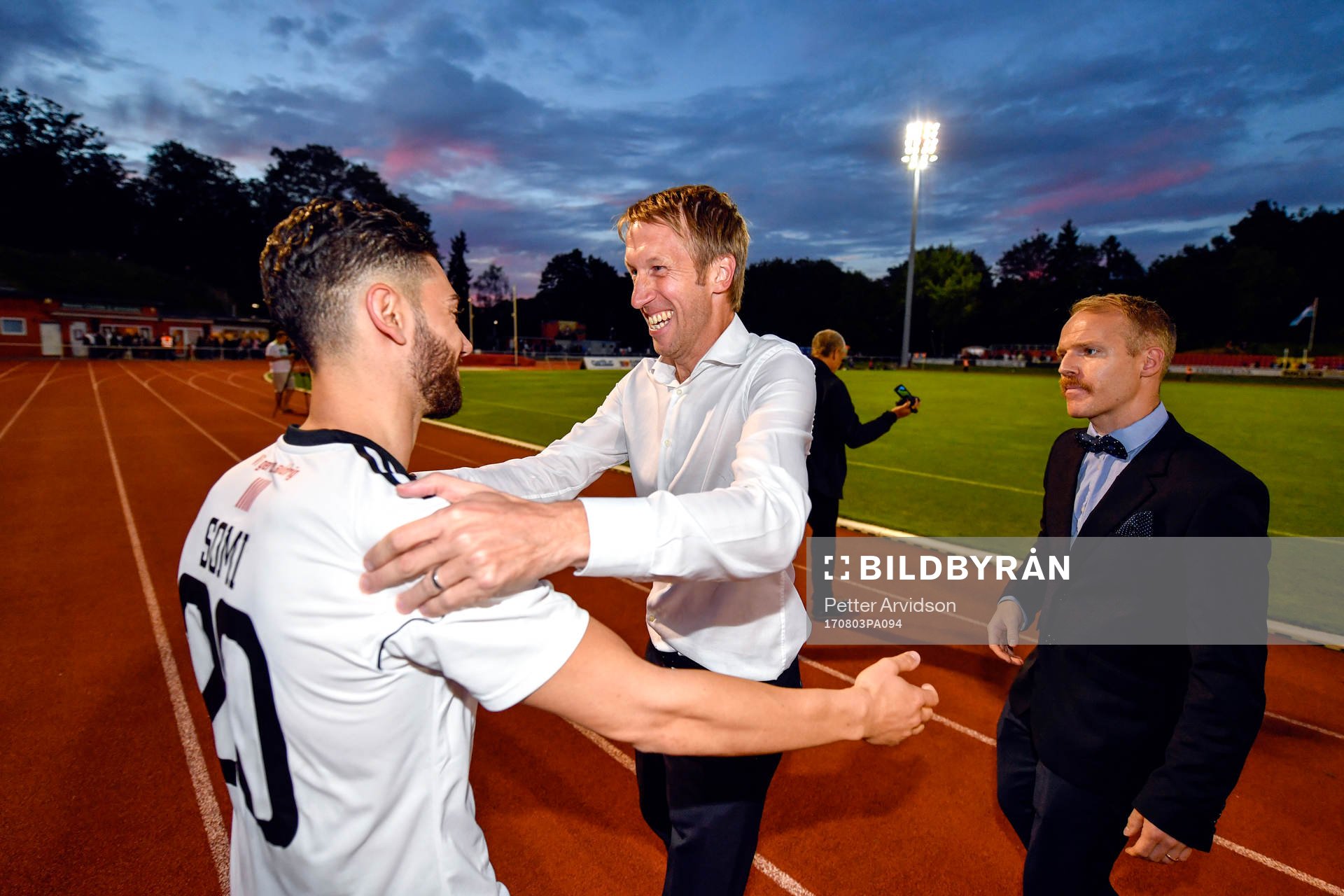 Östersunds Gabriel Somi och tränare Graham Potter jublar