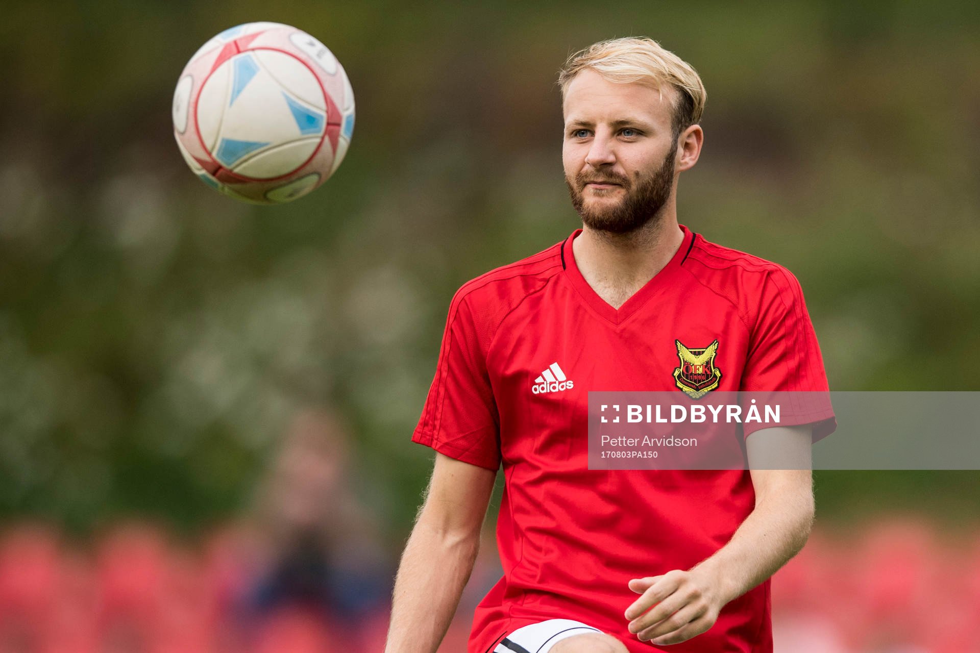 Östersunds Dennis Widgren värmer upp