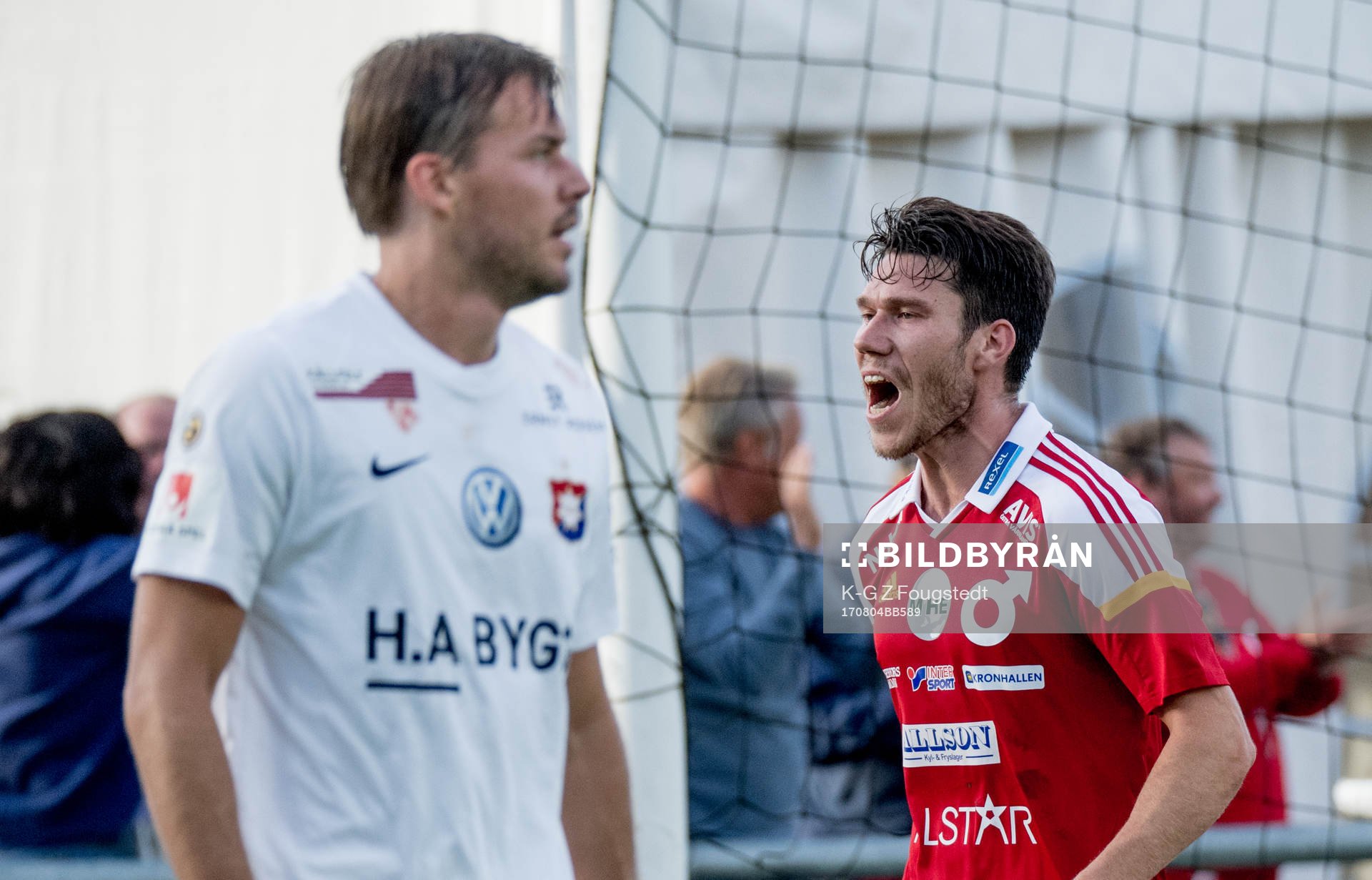 Degerfors Alexander Andersson jublar efter sitt 1-0 mål under fotbollsmatchen i superettan mellan Degerfors och Örgryte den 4 augusti 2017 i Degerfors.
