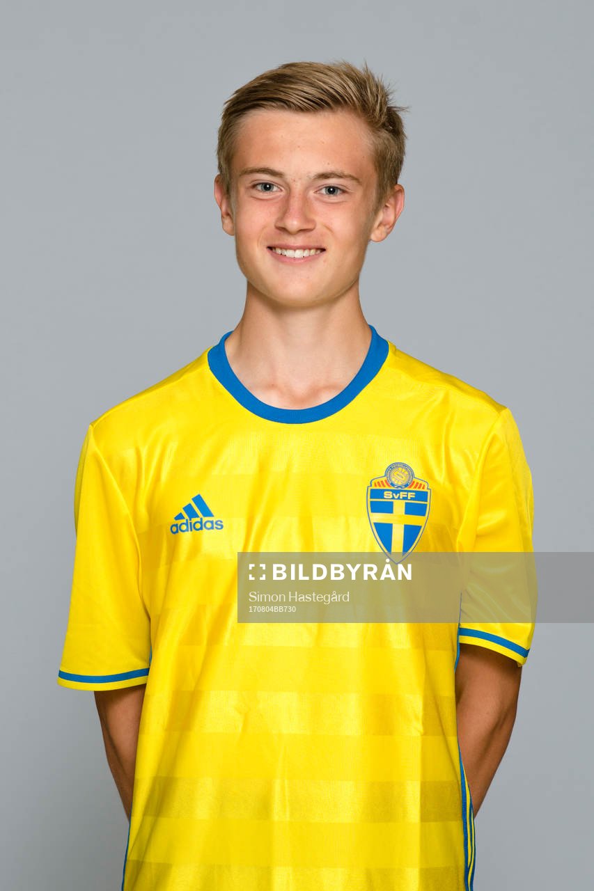 Douglas Bengtsson i P15/02-landslaget poserar för porträtt den 4 augusti 2017 i Stockholm.