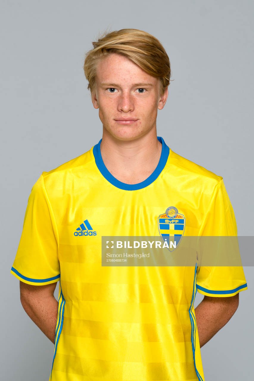 Truls Holmstedt i P15/02-landslaget poserar för porträtt den 4 augusti 2017 i Stockholm.