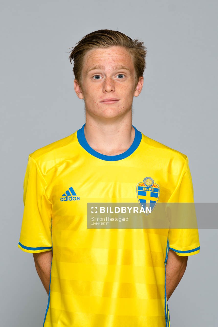 Tor Holmstedt i P15/02-landslaget poserar för porträtt den 4 augusti 2017 i Stockholm.