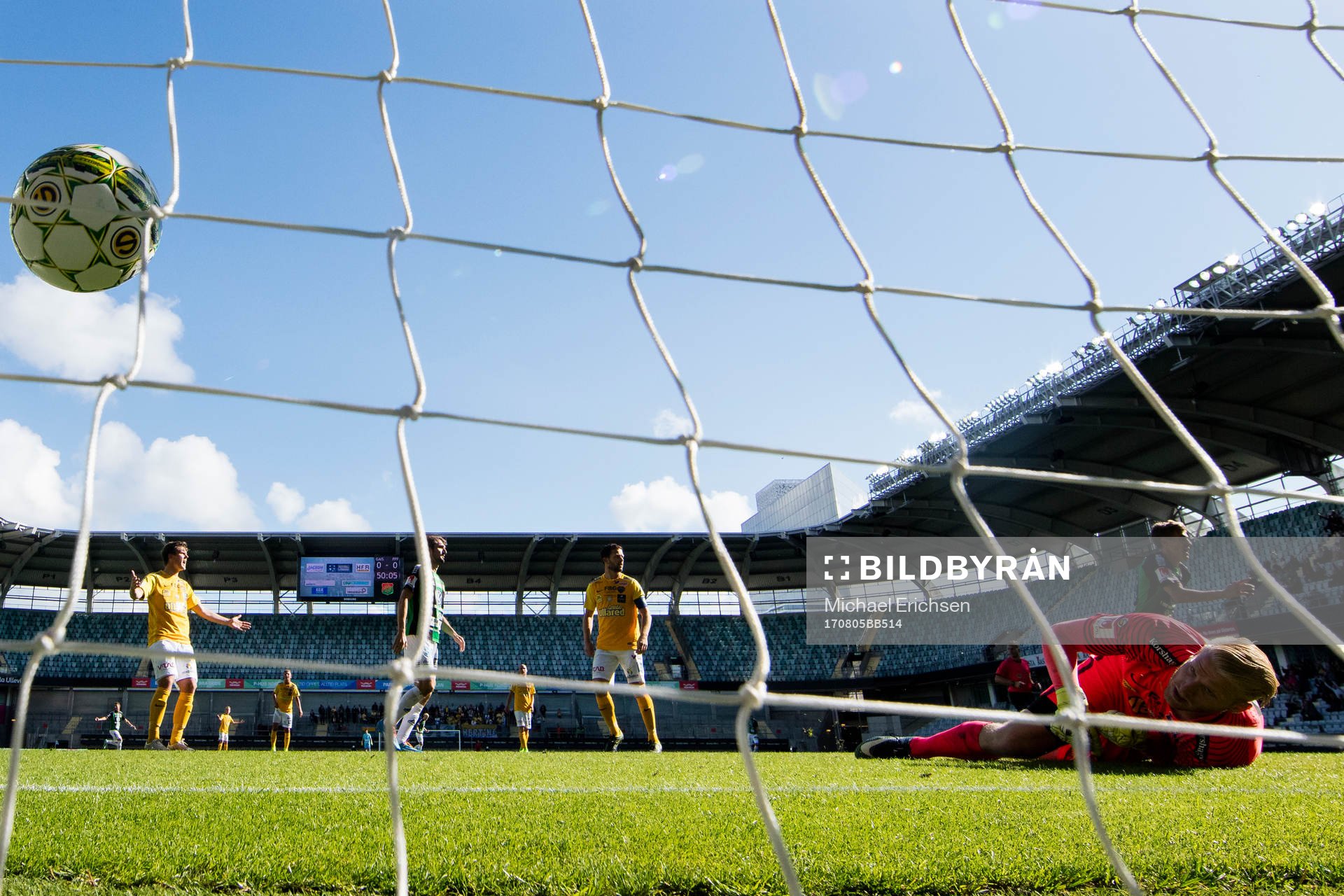 GAIS Luka Mijaljevic nickar in 1-0 bakom Falkenbergs målvakt Hampus Nilsson under fotbollsmatchen i Superettan mellan GAIS och Falkenberg den 5 augusti 2017 i Göteborg.