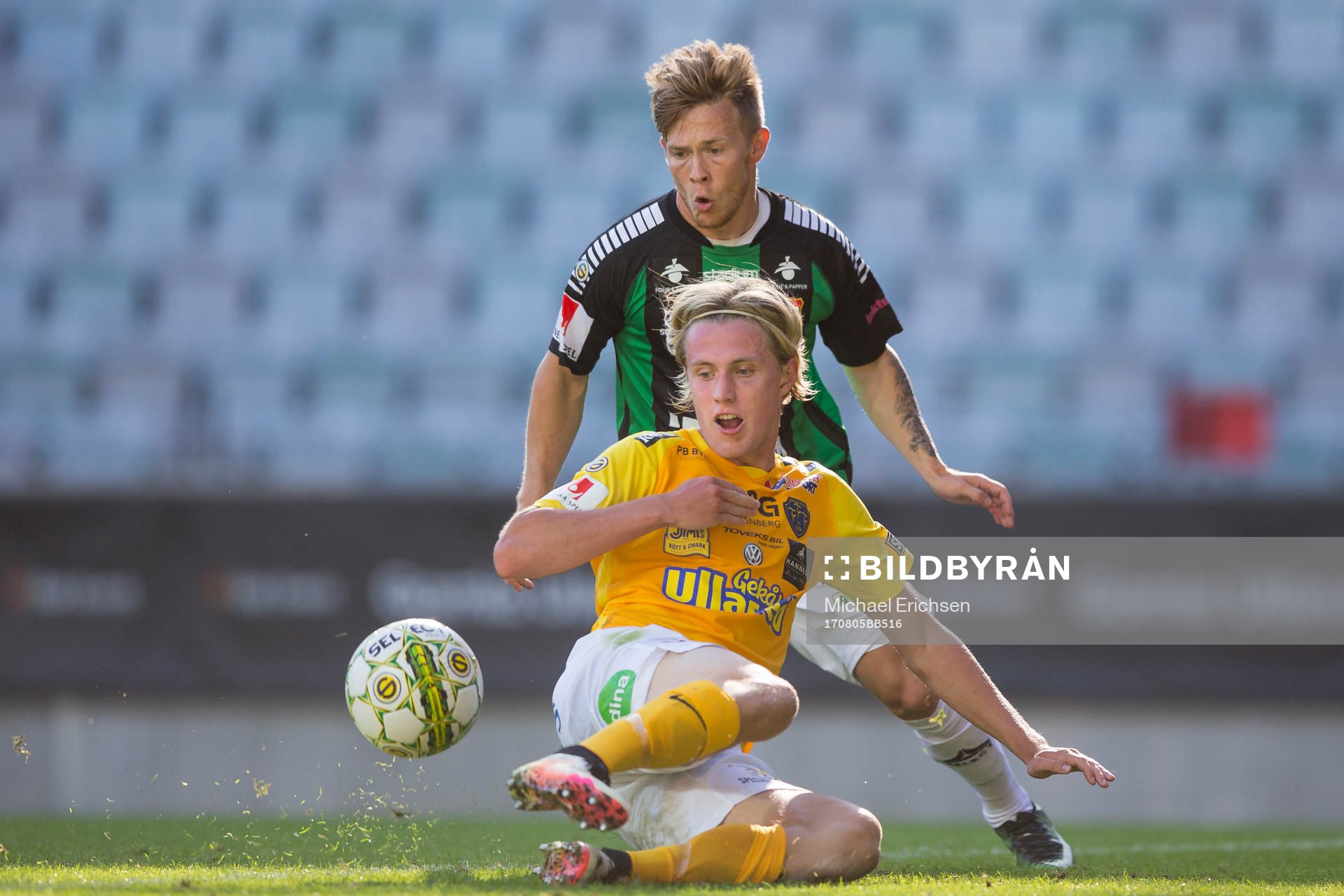Falkenbergs Viktor Götesson och GAIS Andreas Peterson i