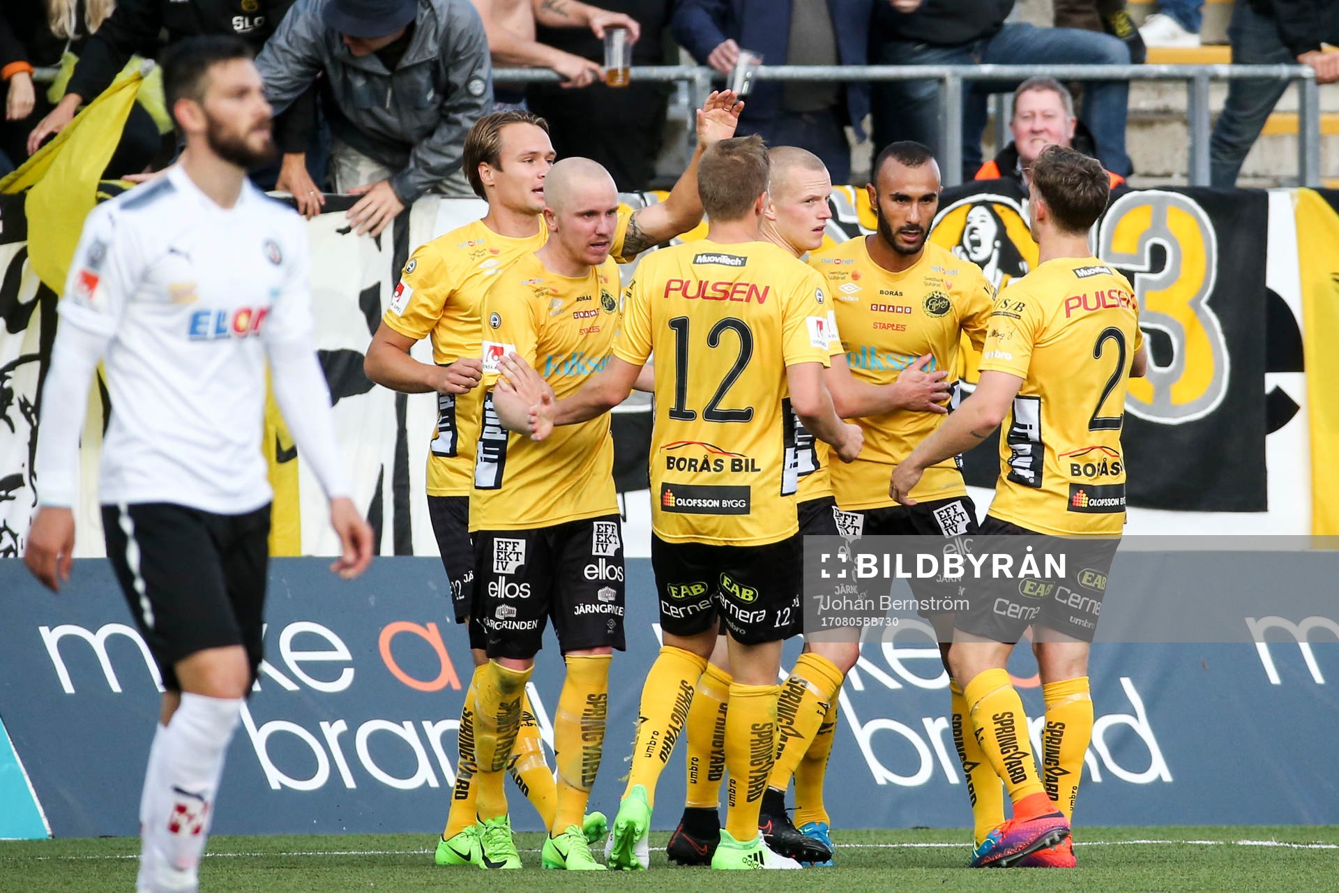 Elfsborgs Issam Jebali jublar med lagkamrater efter sitt 2-2 mål under fotbollsmatchen i Allsvenskan mellan Örebro och Elfsborg den 5 augusti 2017 i Örebro.