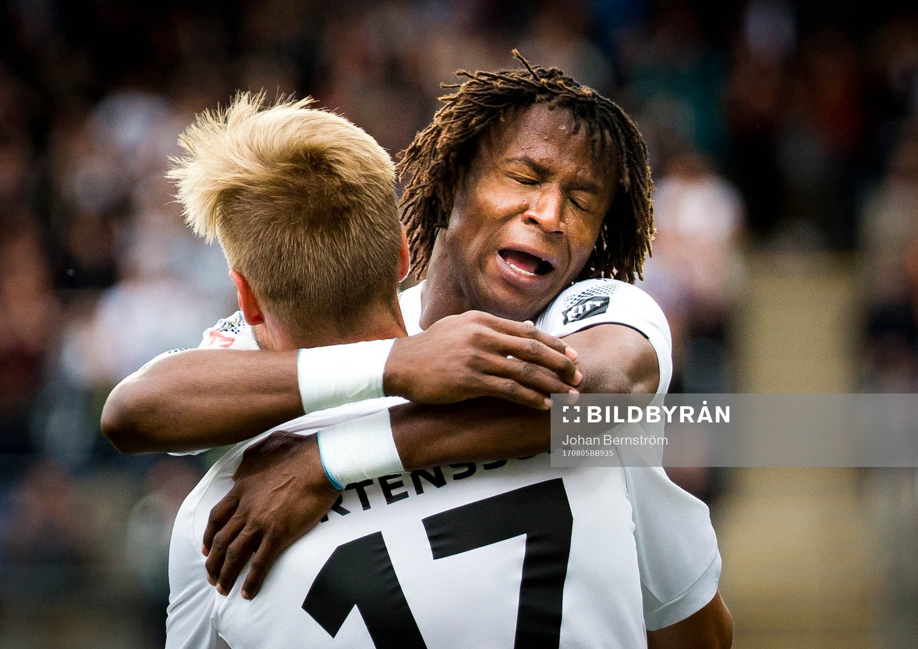 Örebros Johan Mårtensson gör 1-0 och jublar med Kennedy