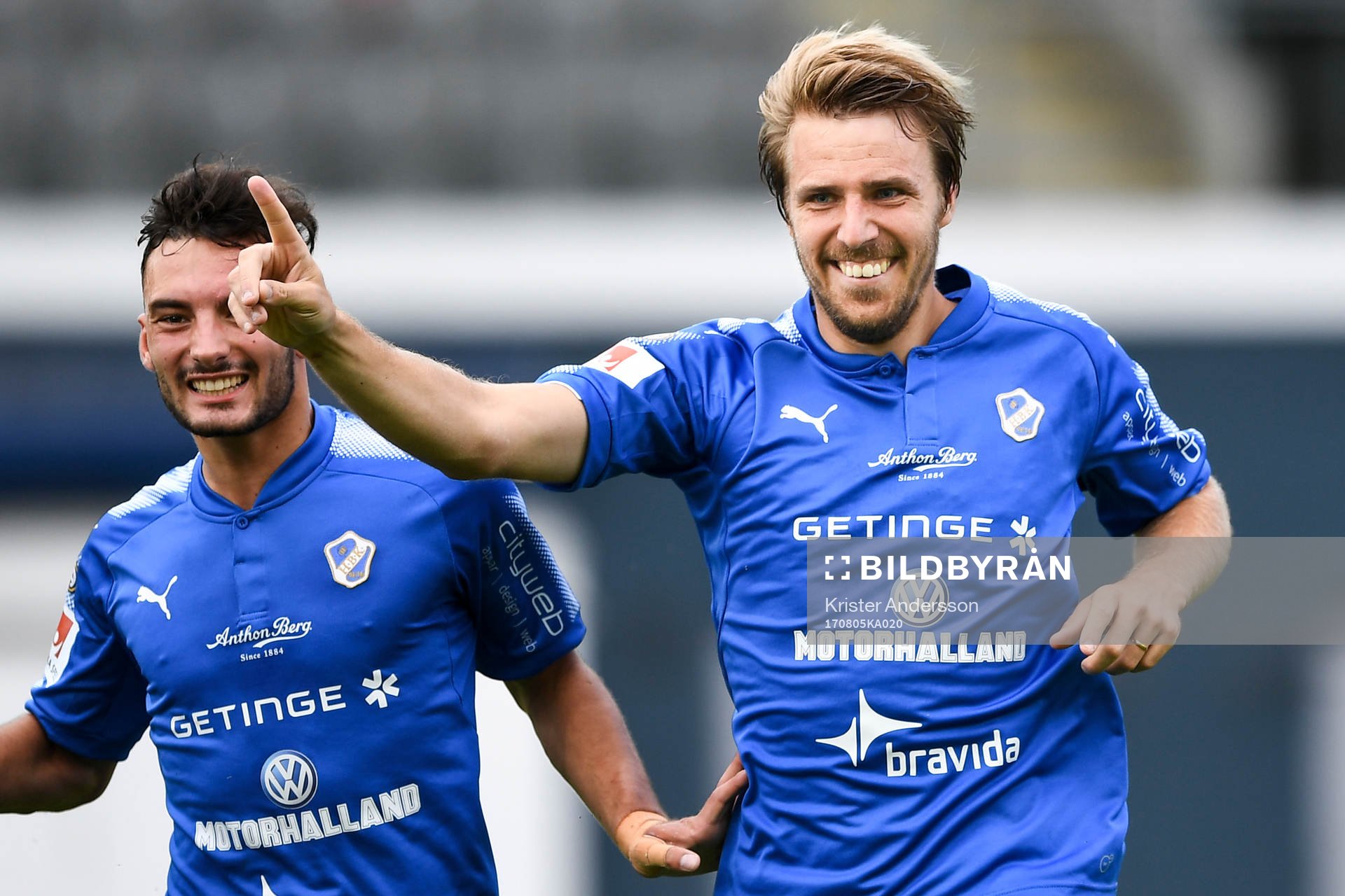 Halmstads Johan Oremo jublar efter sitt 4-0 mål under fotbollsmatchen i Allsvenskan mellan Halmstad och Jönköping den 5 augusti 2017 i Halmstad.