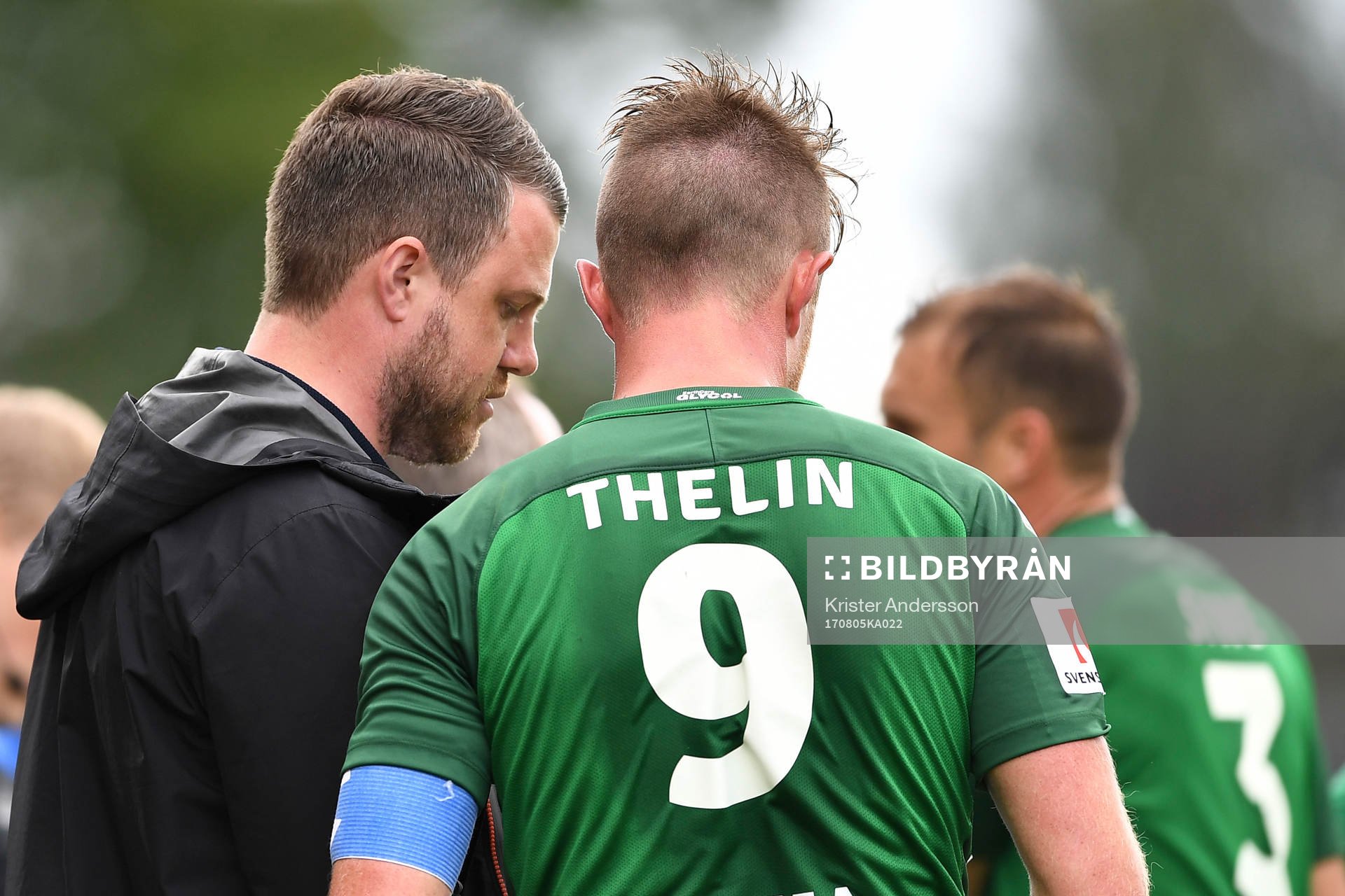 Jönköpings tränare Jimmy Thelin ger instruktioner till