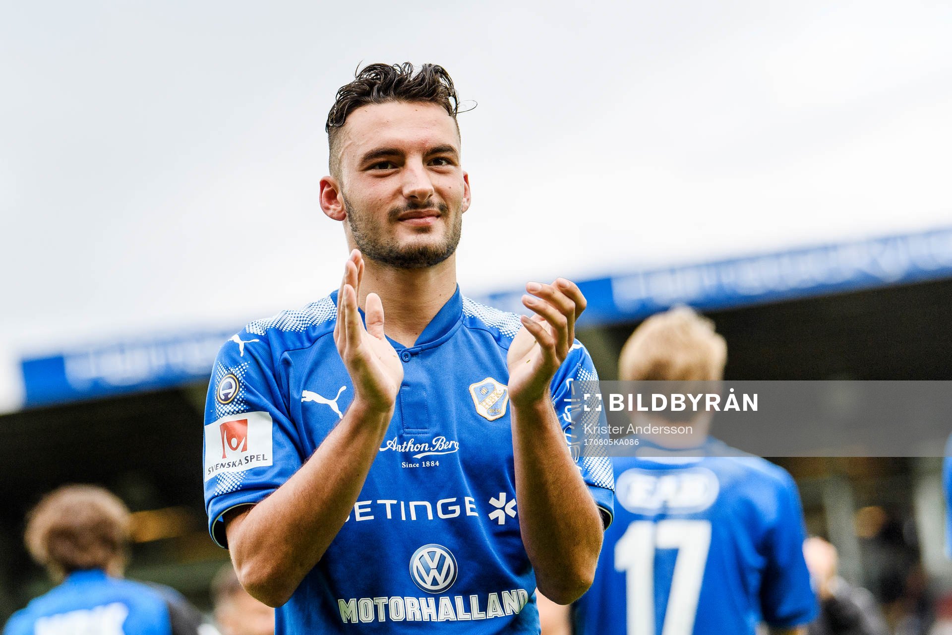 Halmstads Sead Haksabanovic jublar efter fotbollsmatchen i Allsvenskan mellan Halmstad och Jönköping den 5 augusti 2017 i Halmstad.