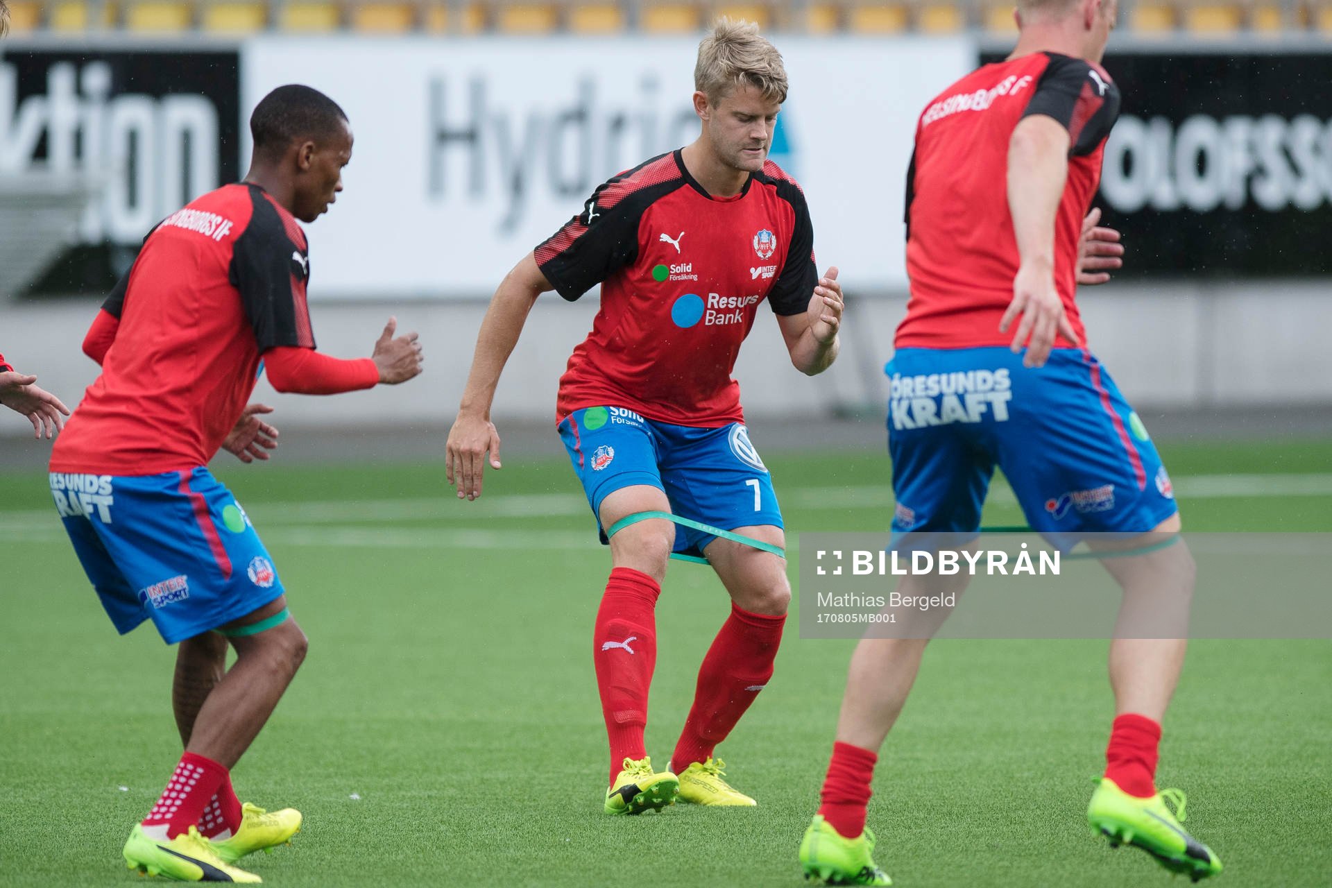 Helsingborgs Viktor Ljung värmer upp inför fotbollsmatchen i Superettan mellan Norrby och Helsingborg den 5 augusti 2017 i Borås.