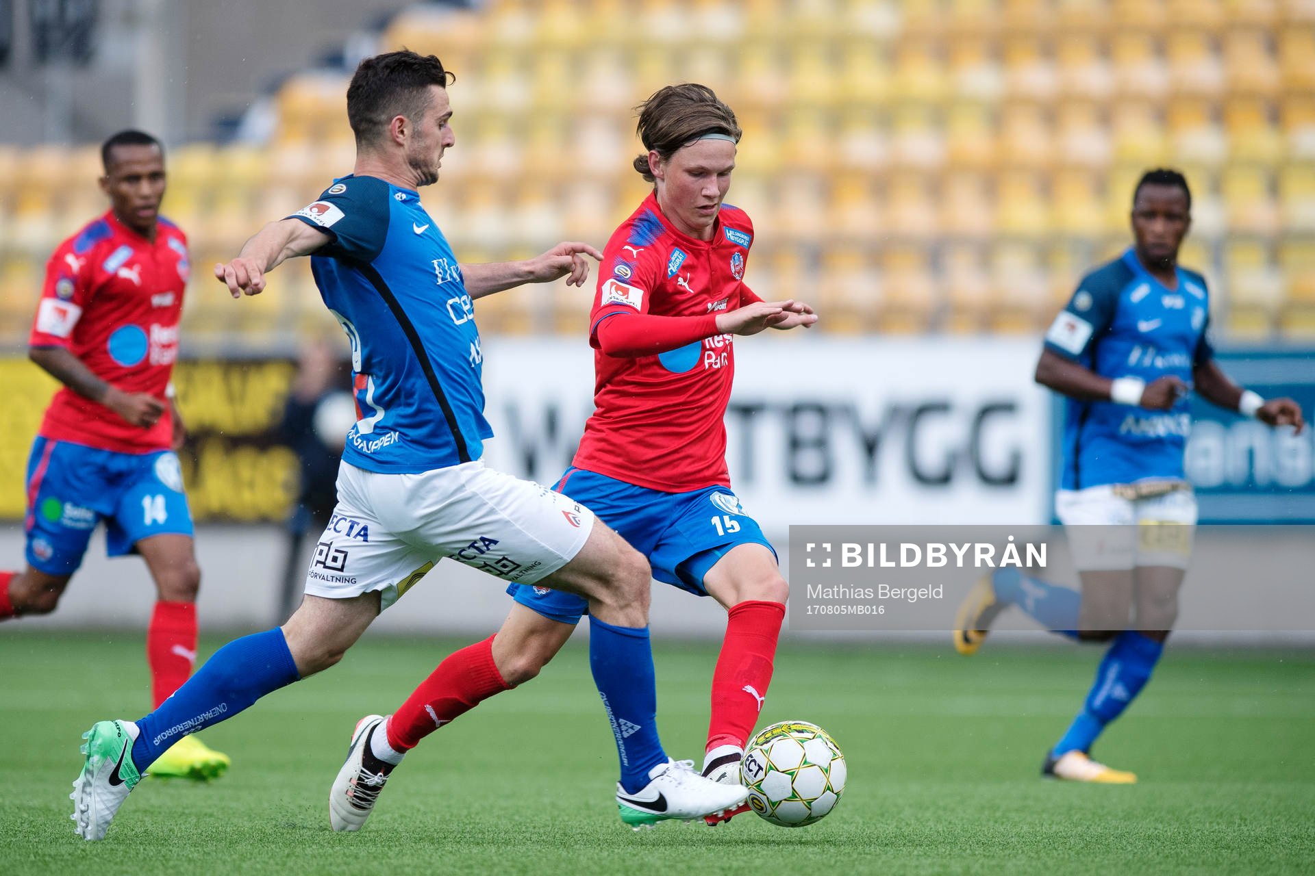 Norrbys Kadir Hodzic försvarar mot Helsingborgs Max
