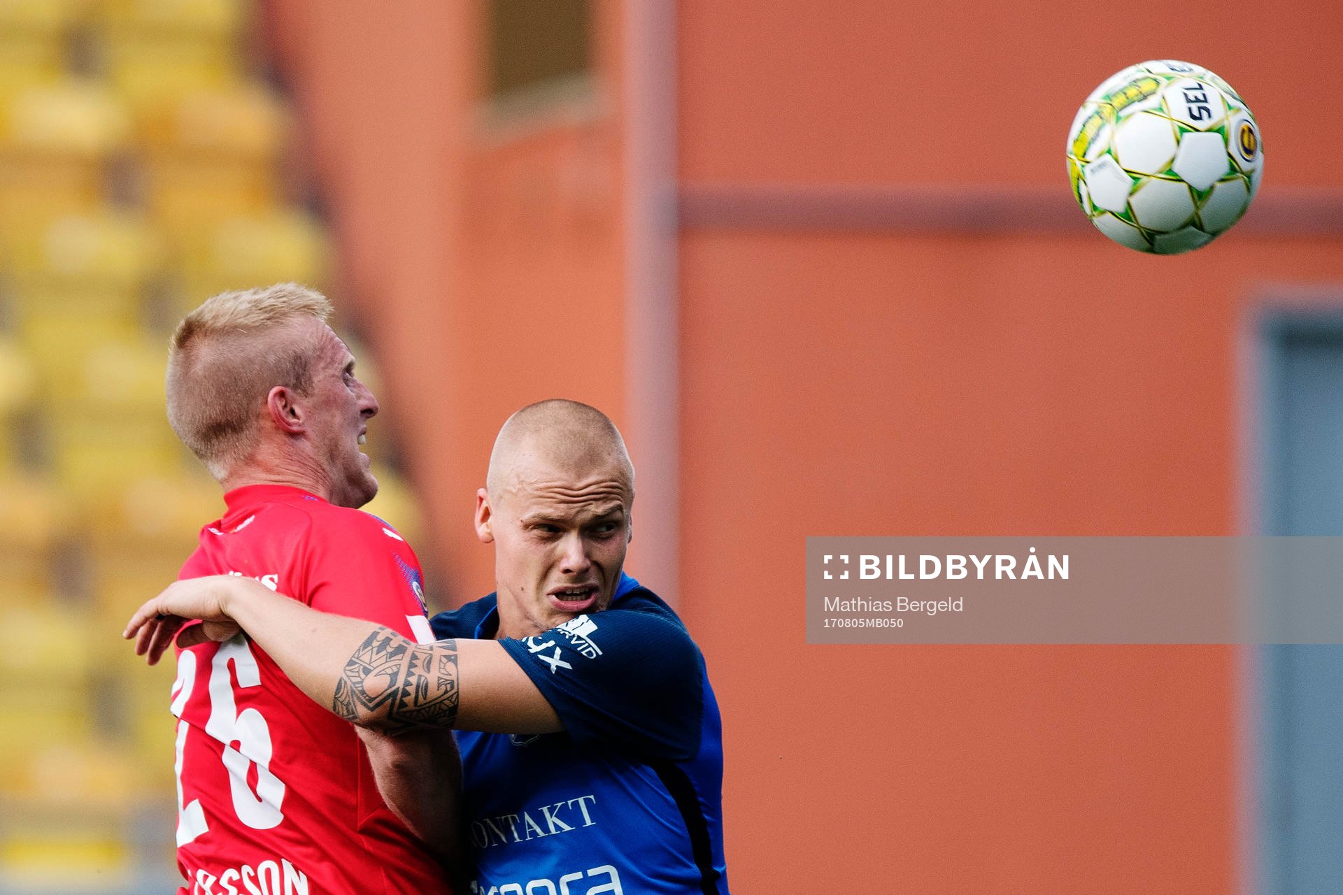 Helsingborgs Peter Larsson i nickduell med Norrbys Jesper