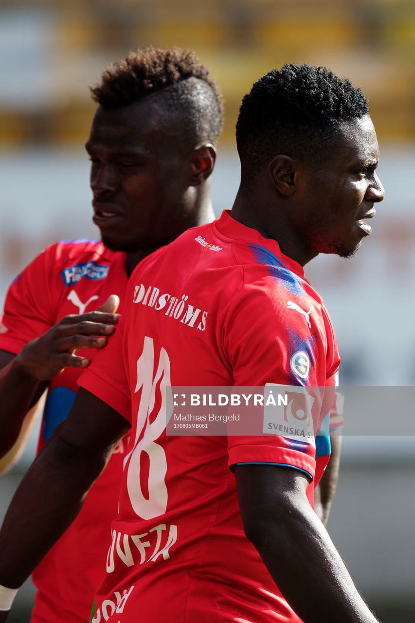 Helsingborgs Oke Akpoveta gjorde 0-1-målet och jublar med