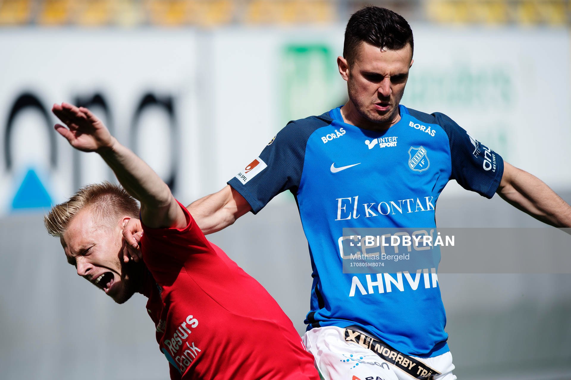 Helsingborgs Andreas Landgren och Norrbys Kadir Hodzic i