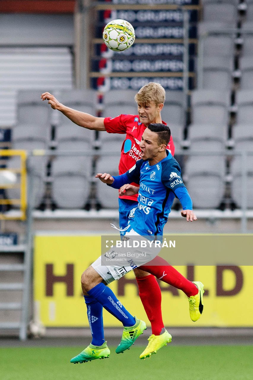 Helsingborgs Viktor Ljung i nickduell med Norrbys Abdelrahman Saidi under fotbollsmatchen i Superettan mellan Norrby och Helsingborg den 5 augusti 2017 i Borås.