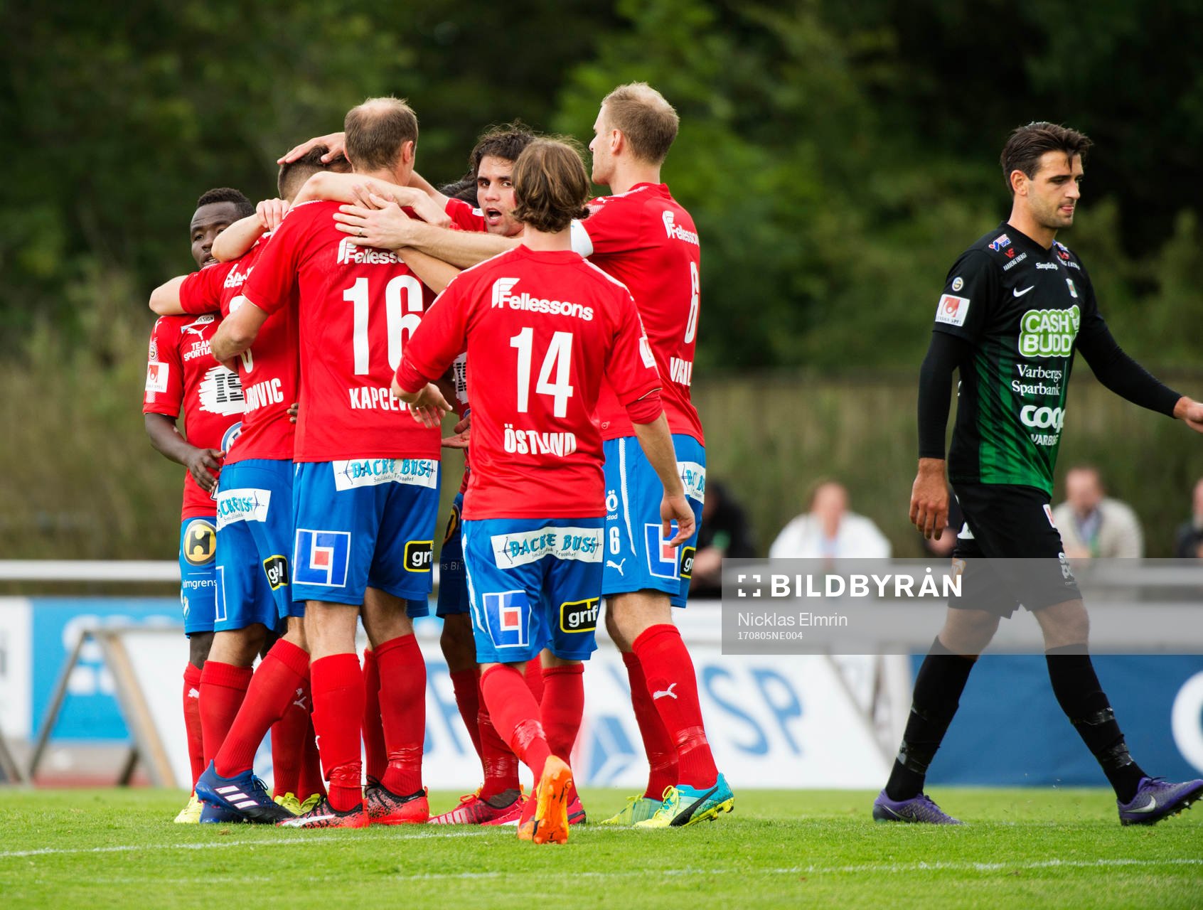 Östers spelare jublar