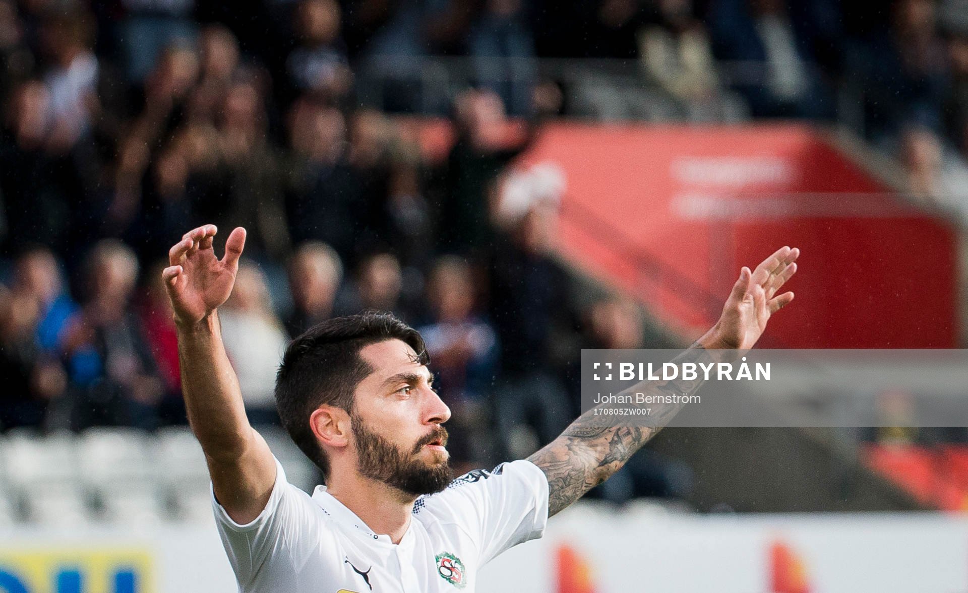 Örebros Nahir Besara jublar efter att ha gjort 2-0 under fotbollsmatchen i Allsvenskan mellan Örebro och Elfsborg den 5 augusti 2017 i Örebro.