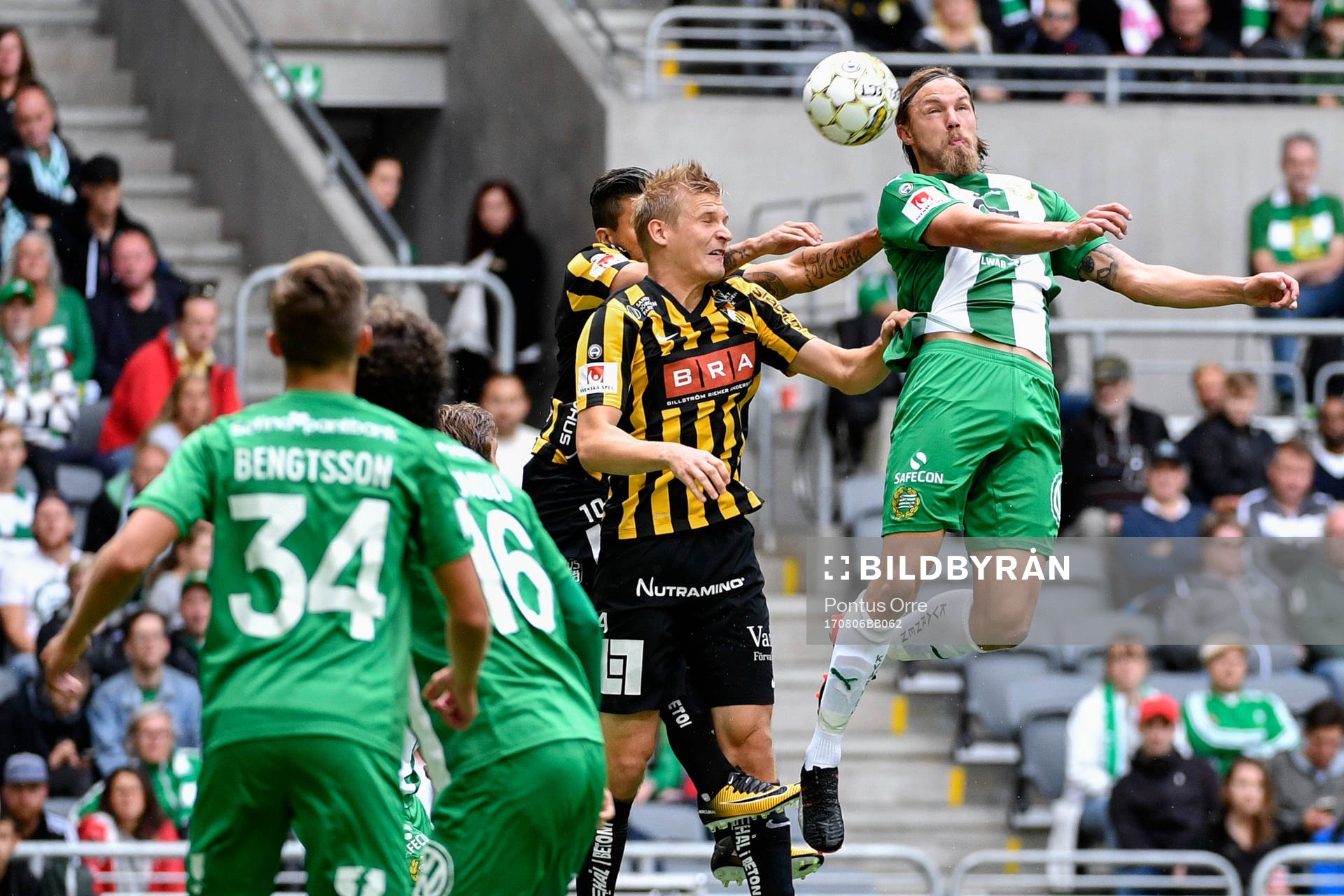 Hammarbys Björn Paulsen nickar